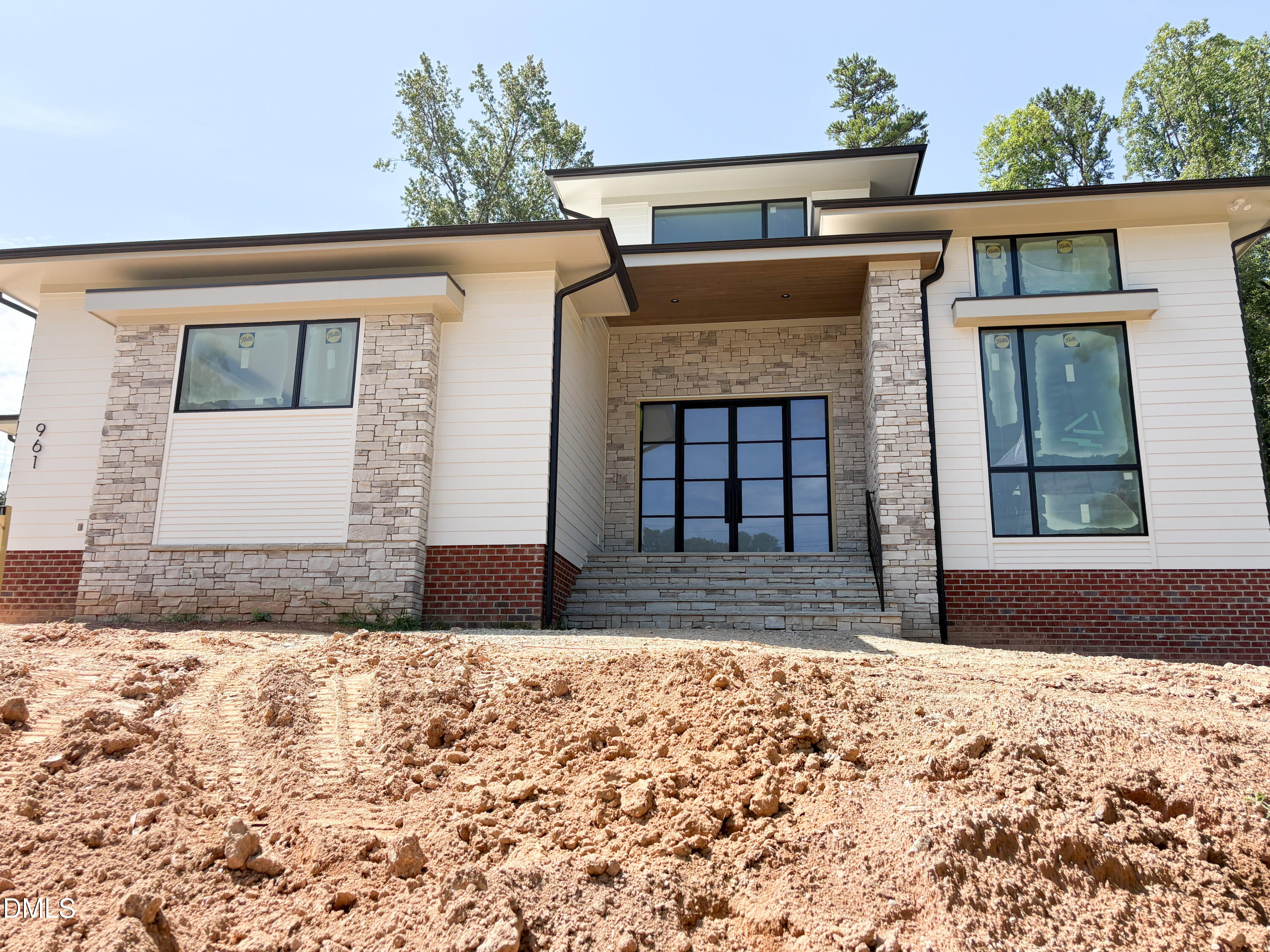 961 Wimbleton Drive Property Photo 2