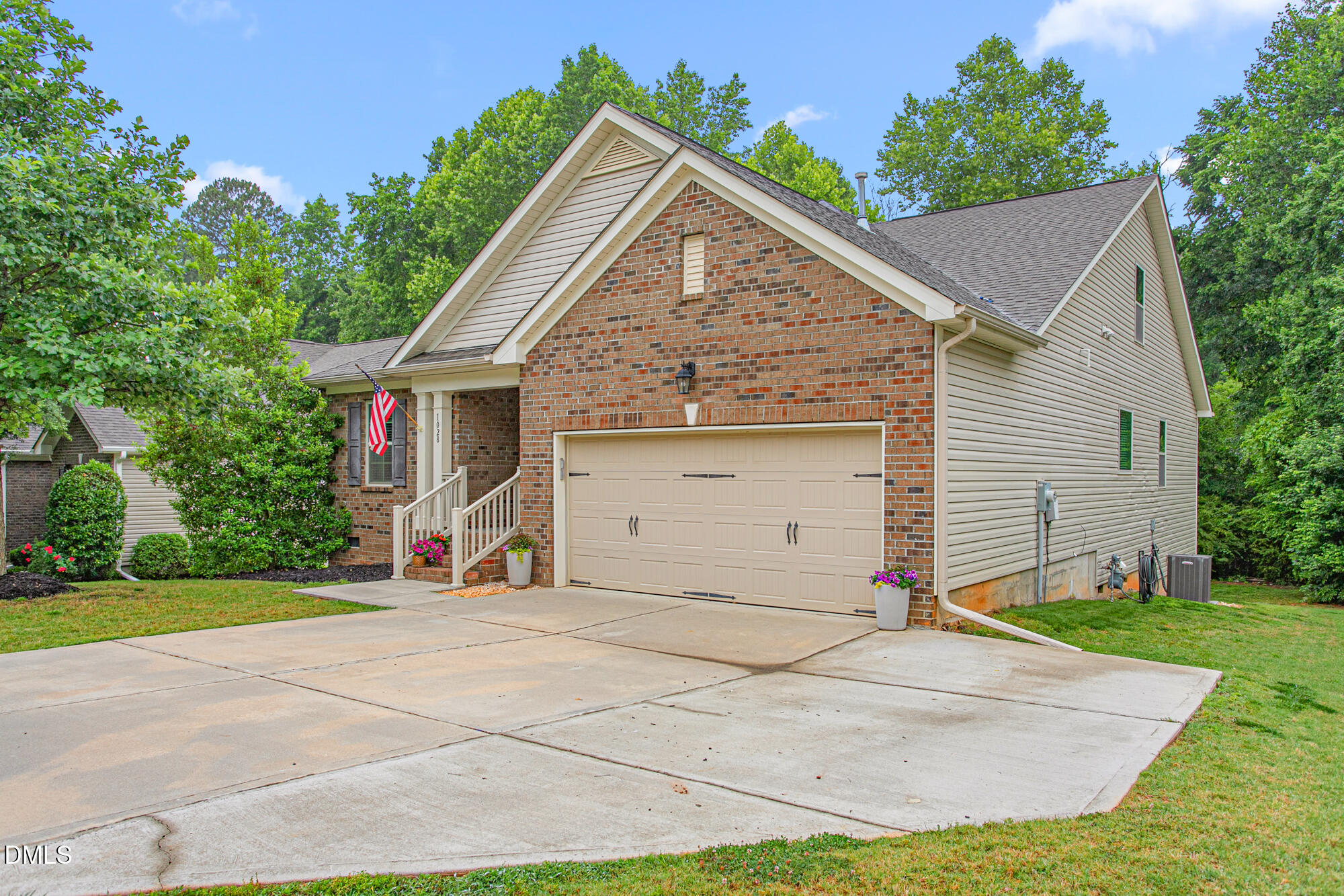 1028 Longleaf Pine Place Property Photo 3