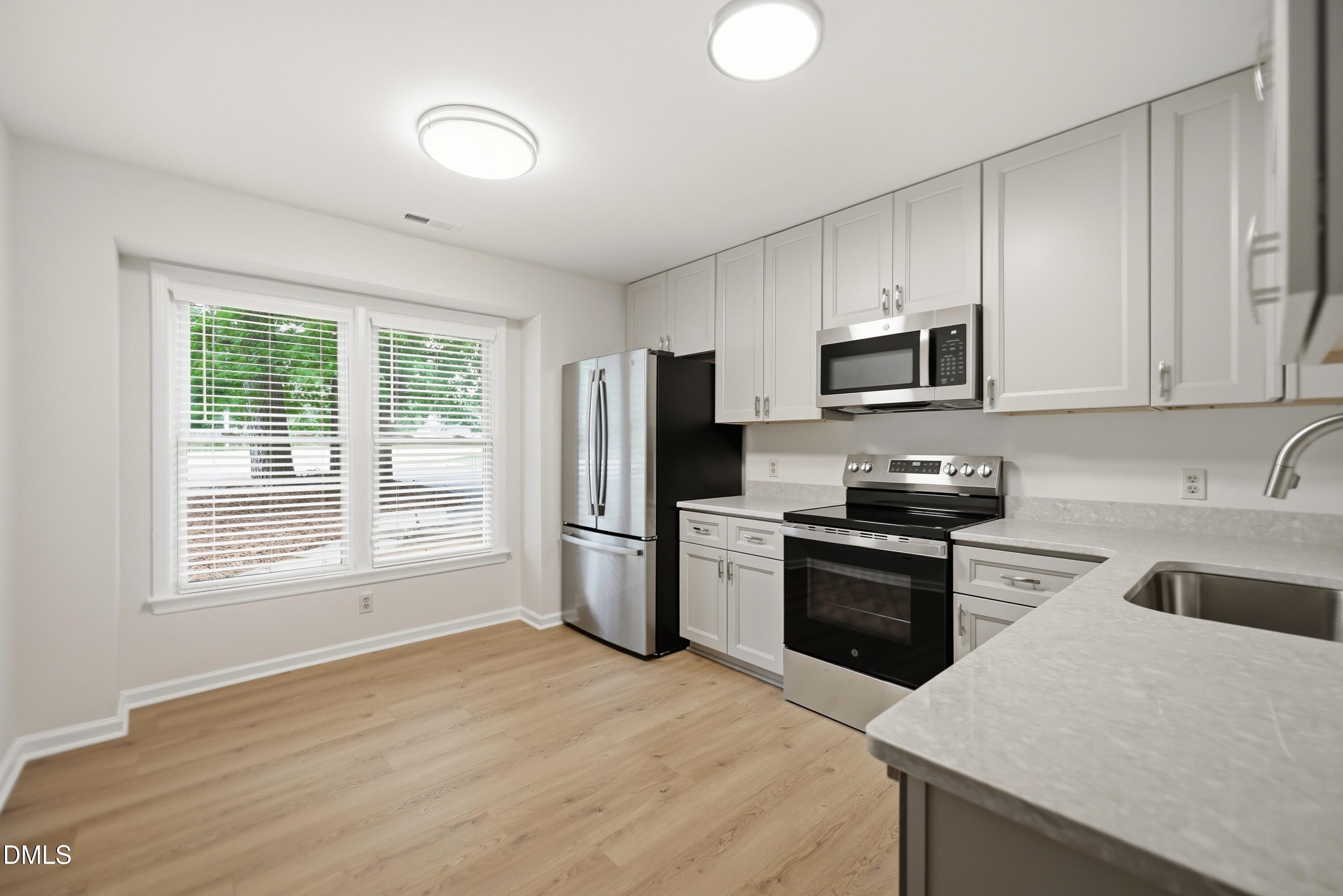 669 Bashford Road Property Photo 2