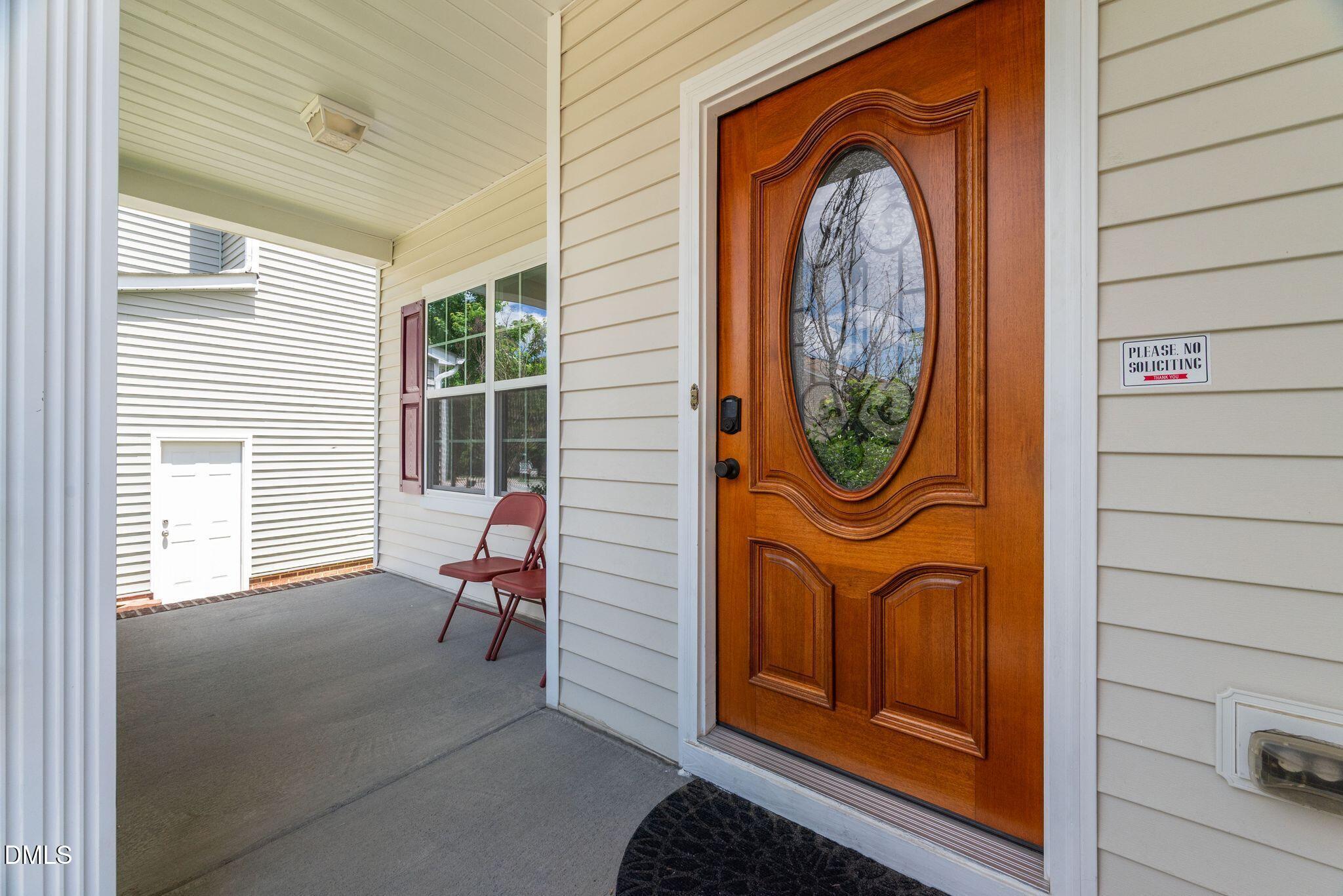 606 Crosstie Street Property Photo 4
