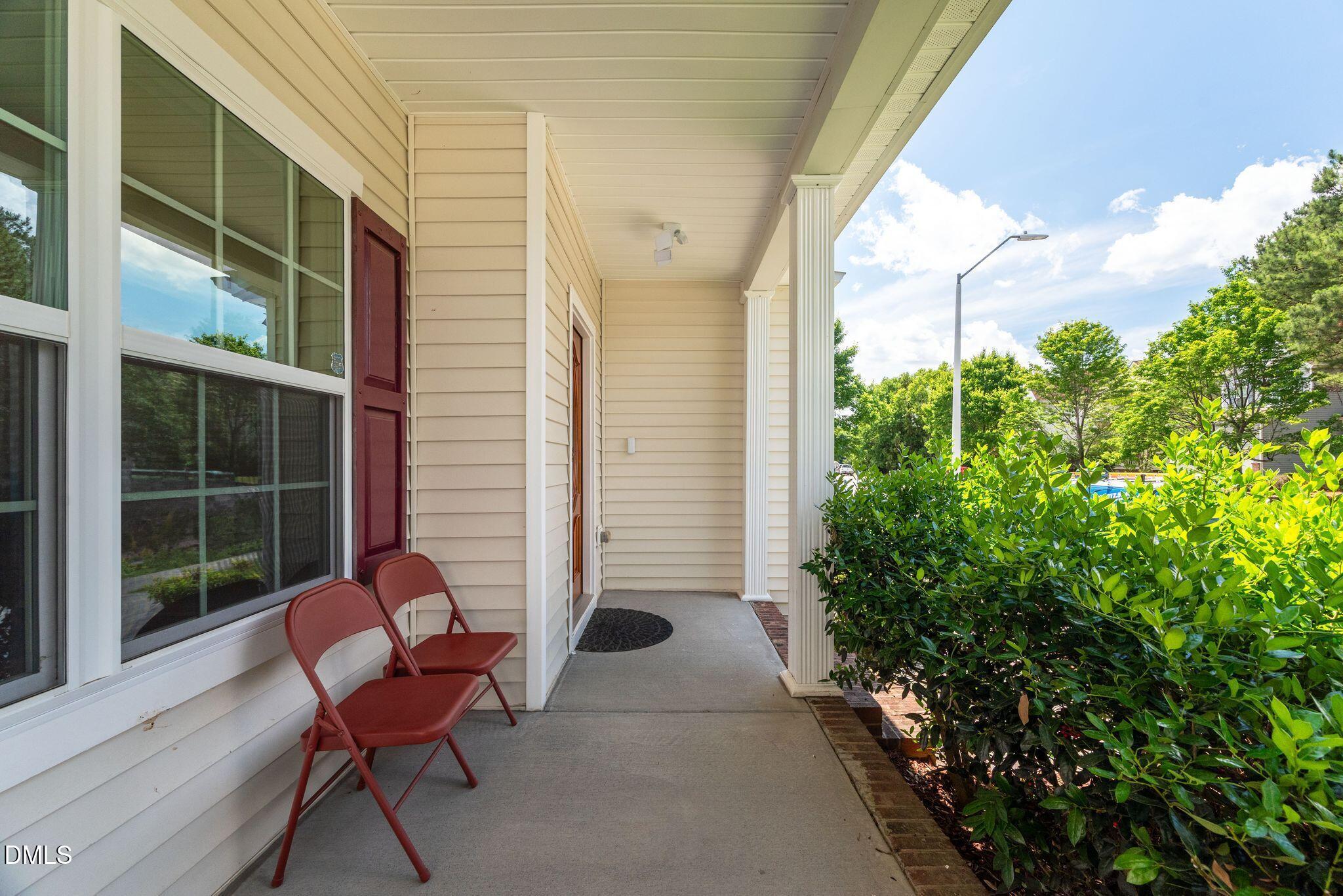 606 Crosstie Street Property Photo 5