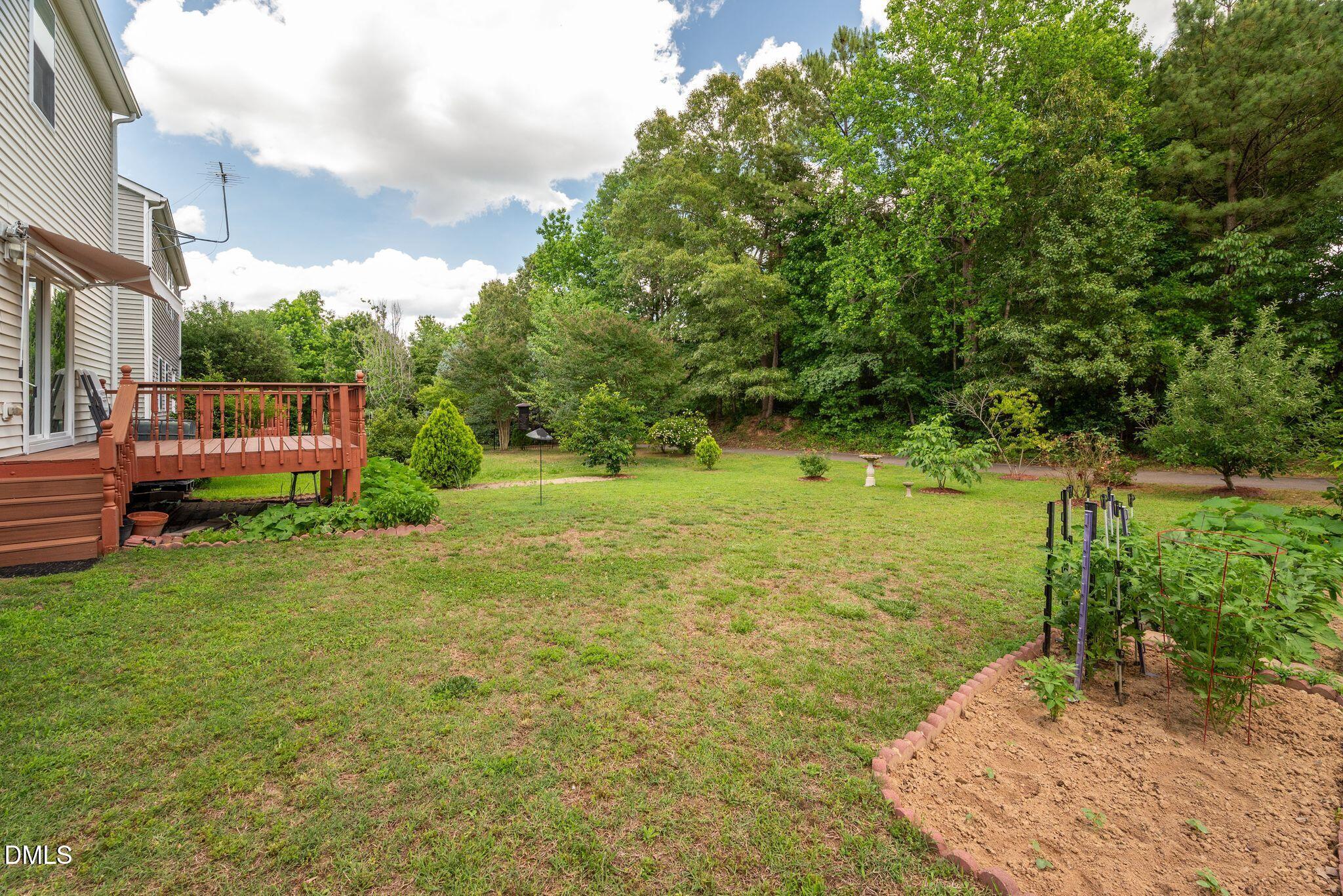 606 Crosstie Street Property Photo 8