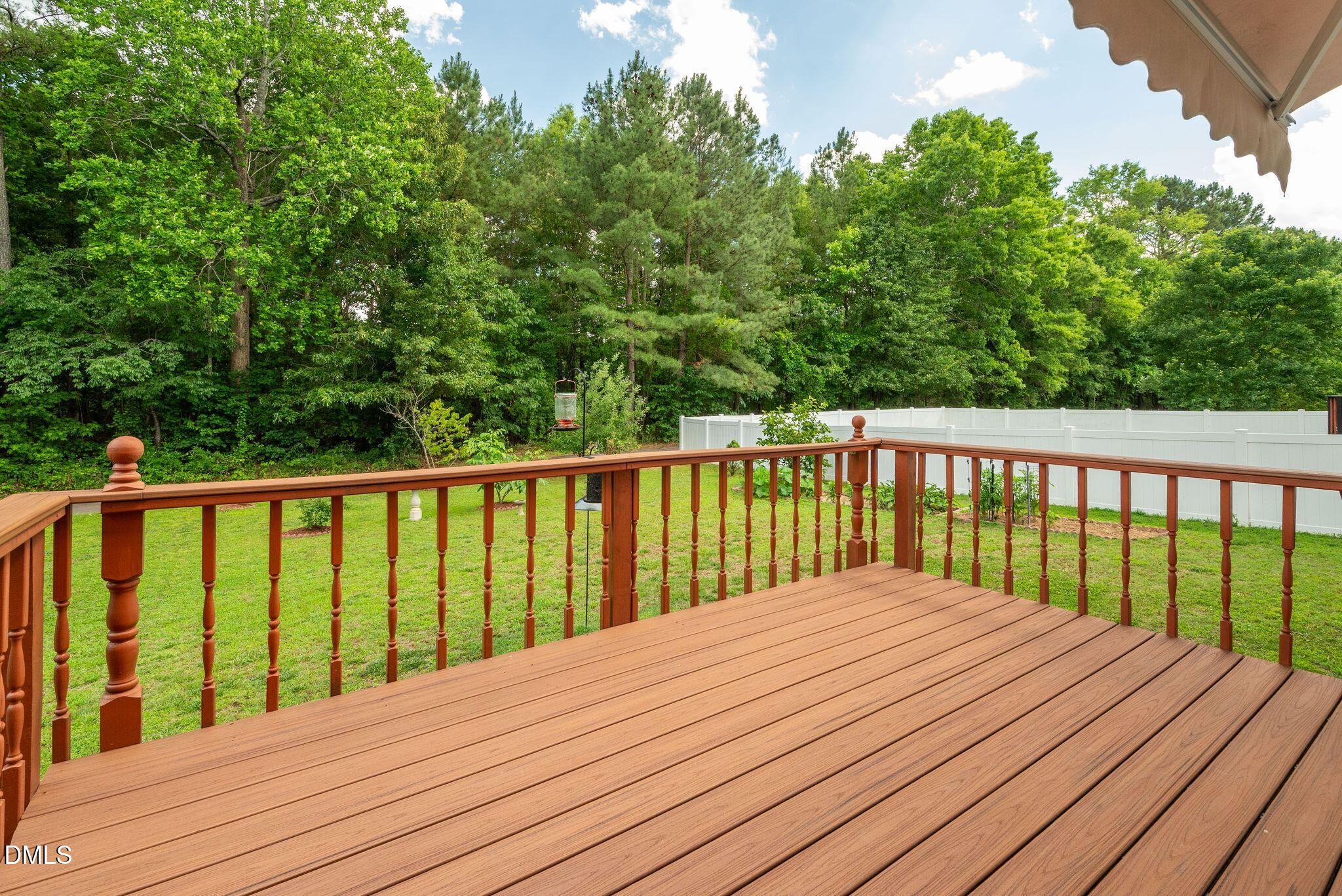 606 Crosstie Street Property Photo 11