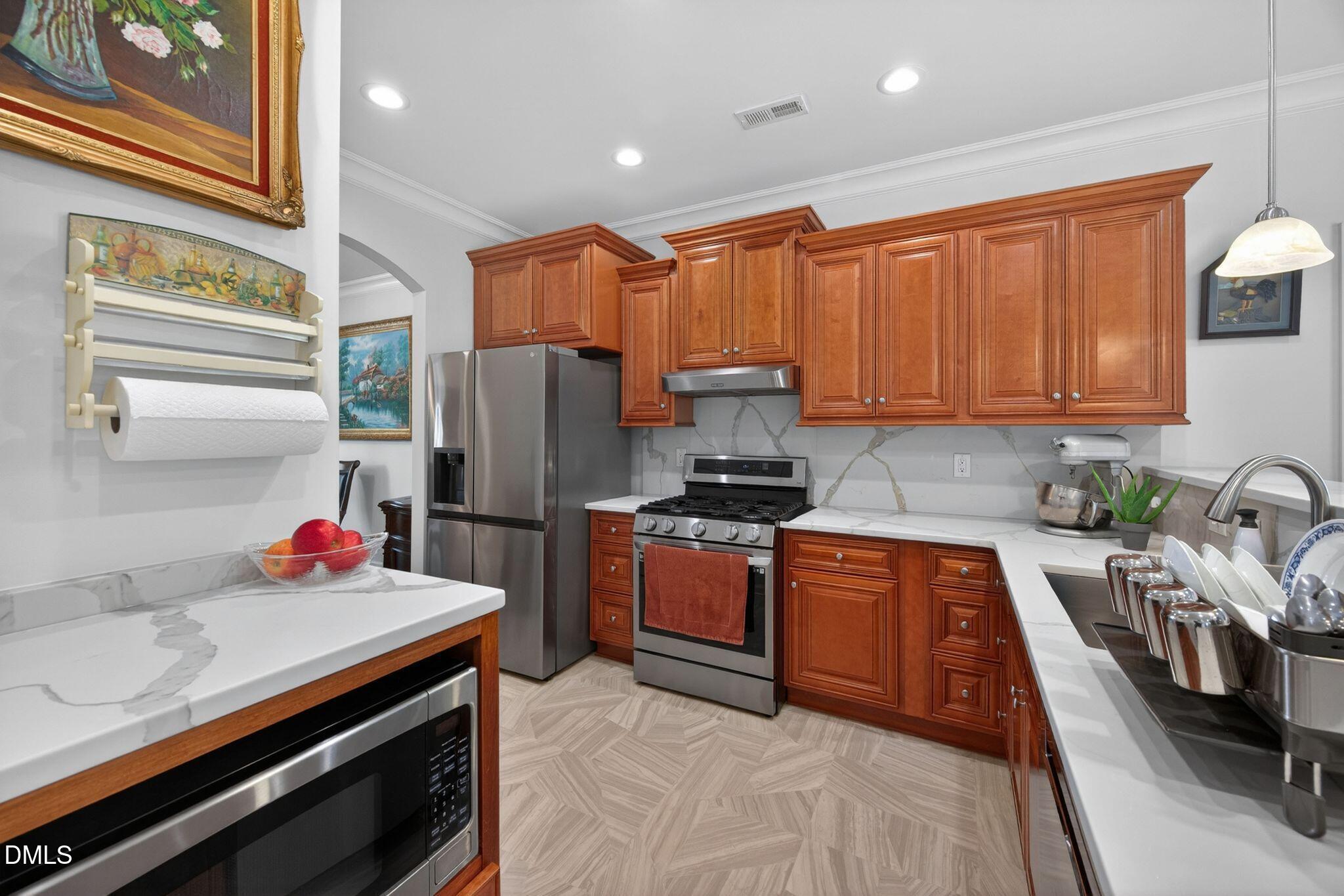 606 Crosstie Street Property Photo 30