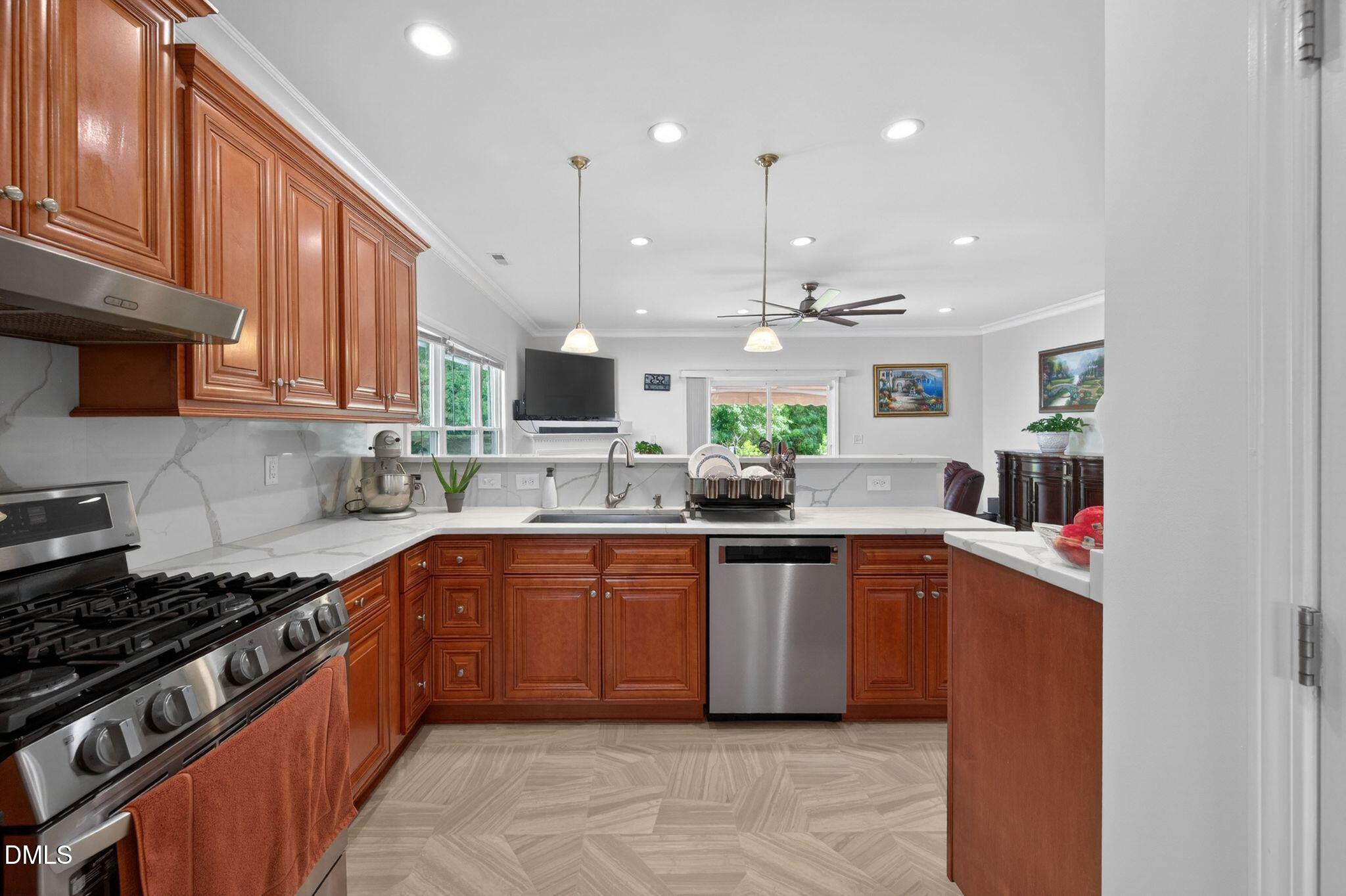 606 Crosstie Street Property Photo 31