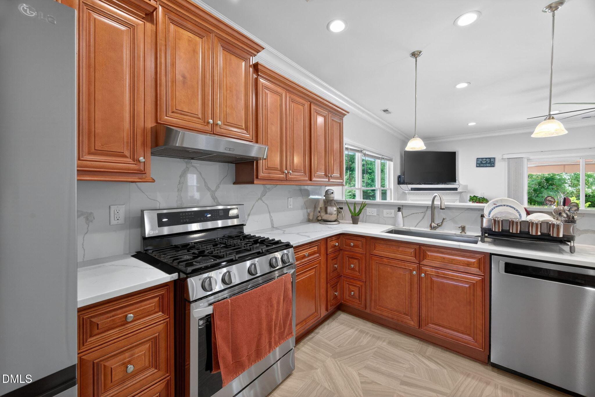 606 Crosstie Street Property Photo 32