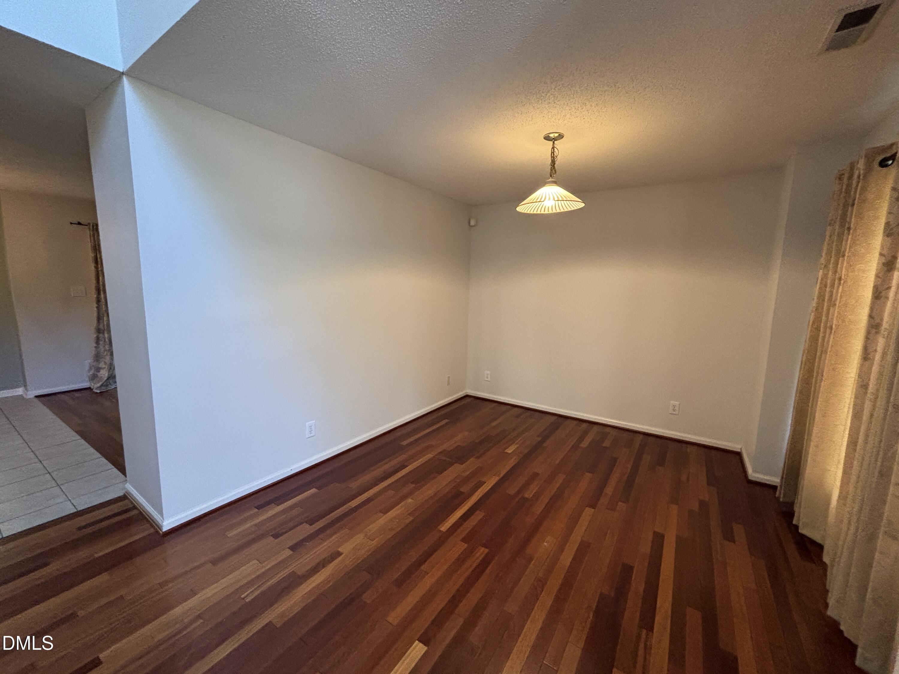 12 Bridgeport Drive Property Photo 2