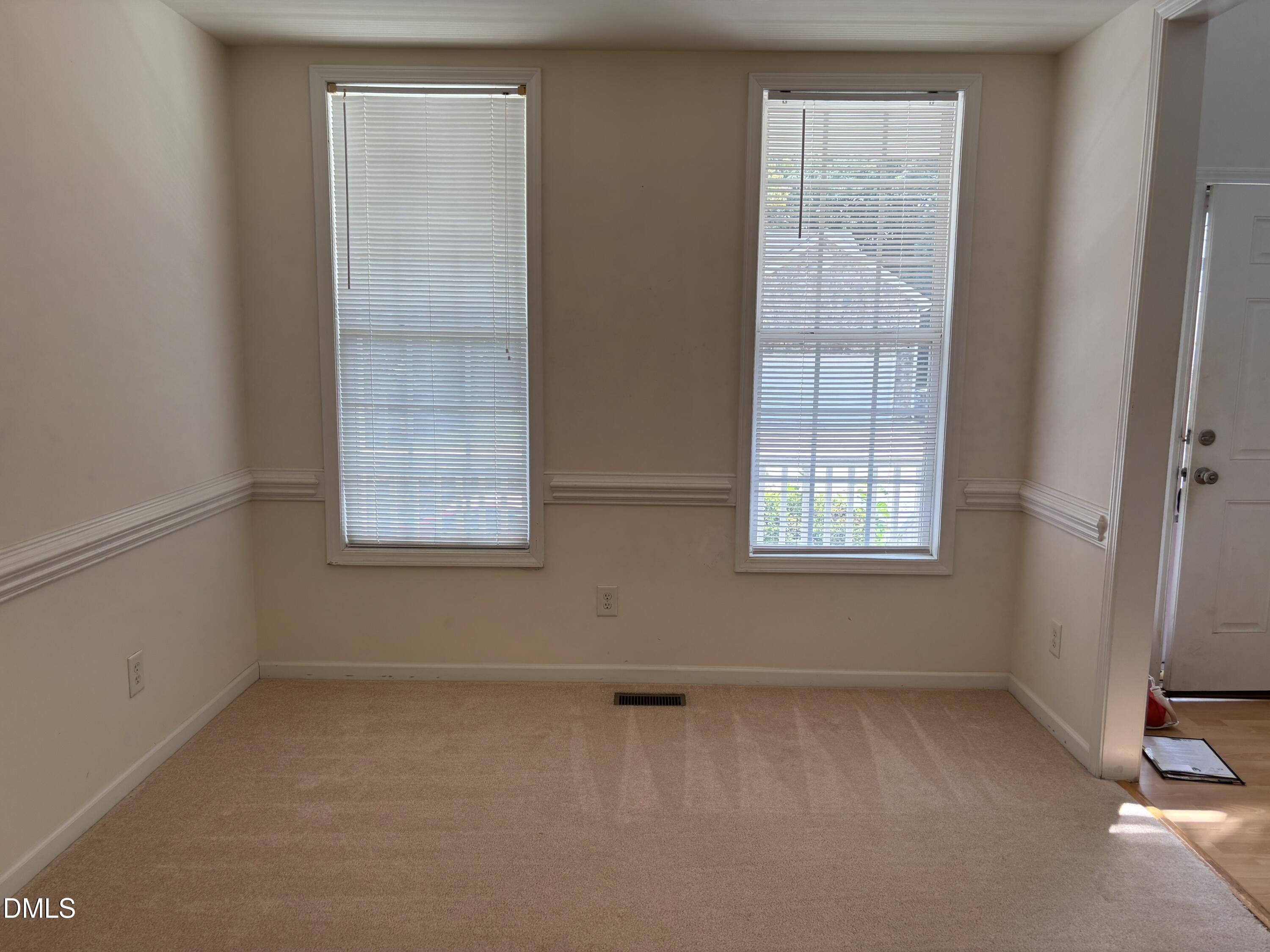 12 Bridgeport Drive Property Photo 3