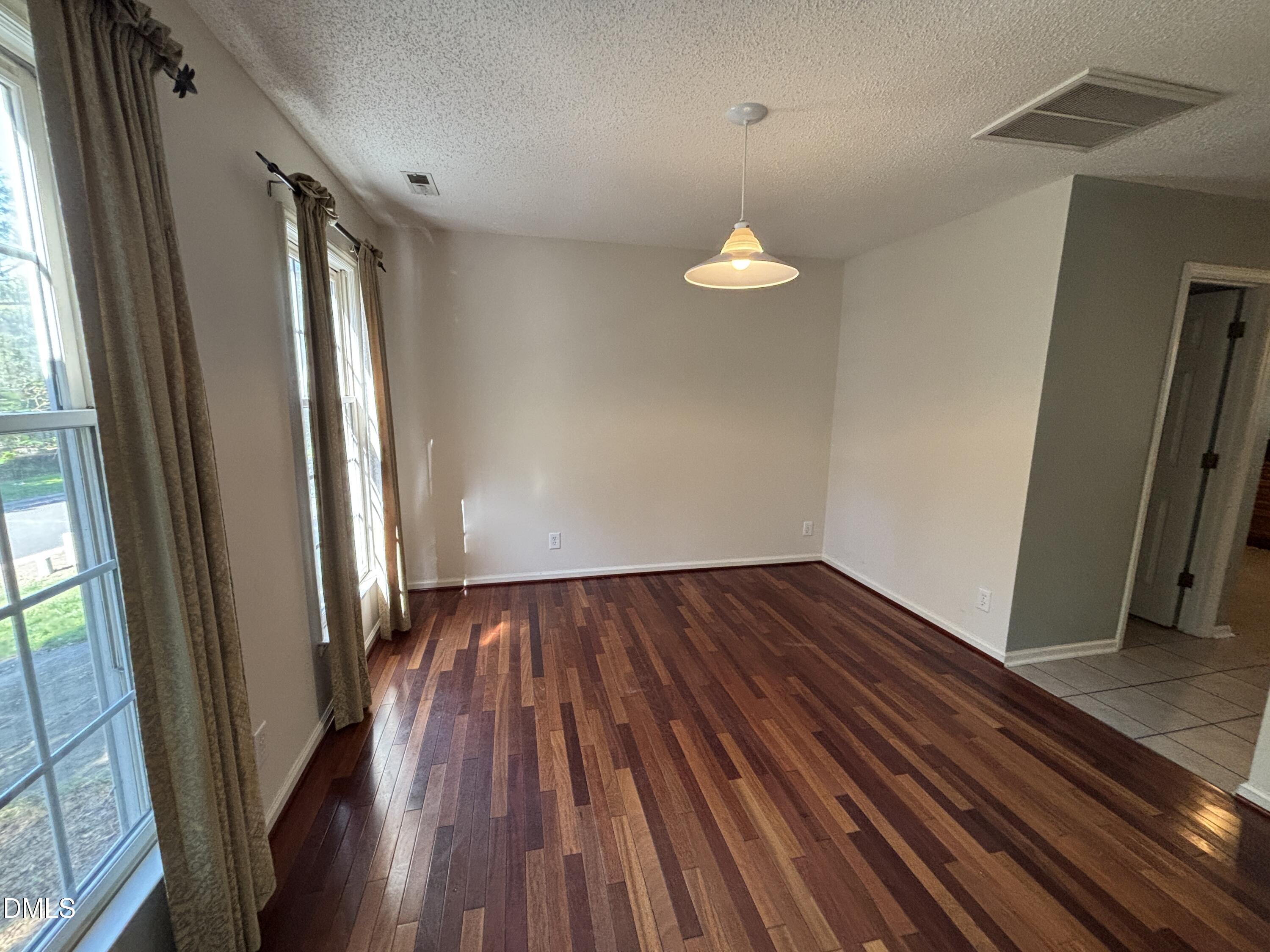 12 Bridgeport Drive Property Photo 5