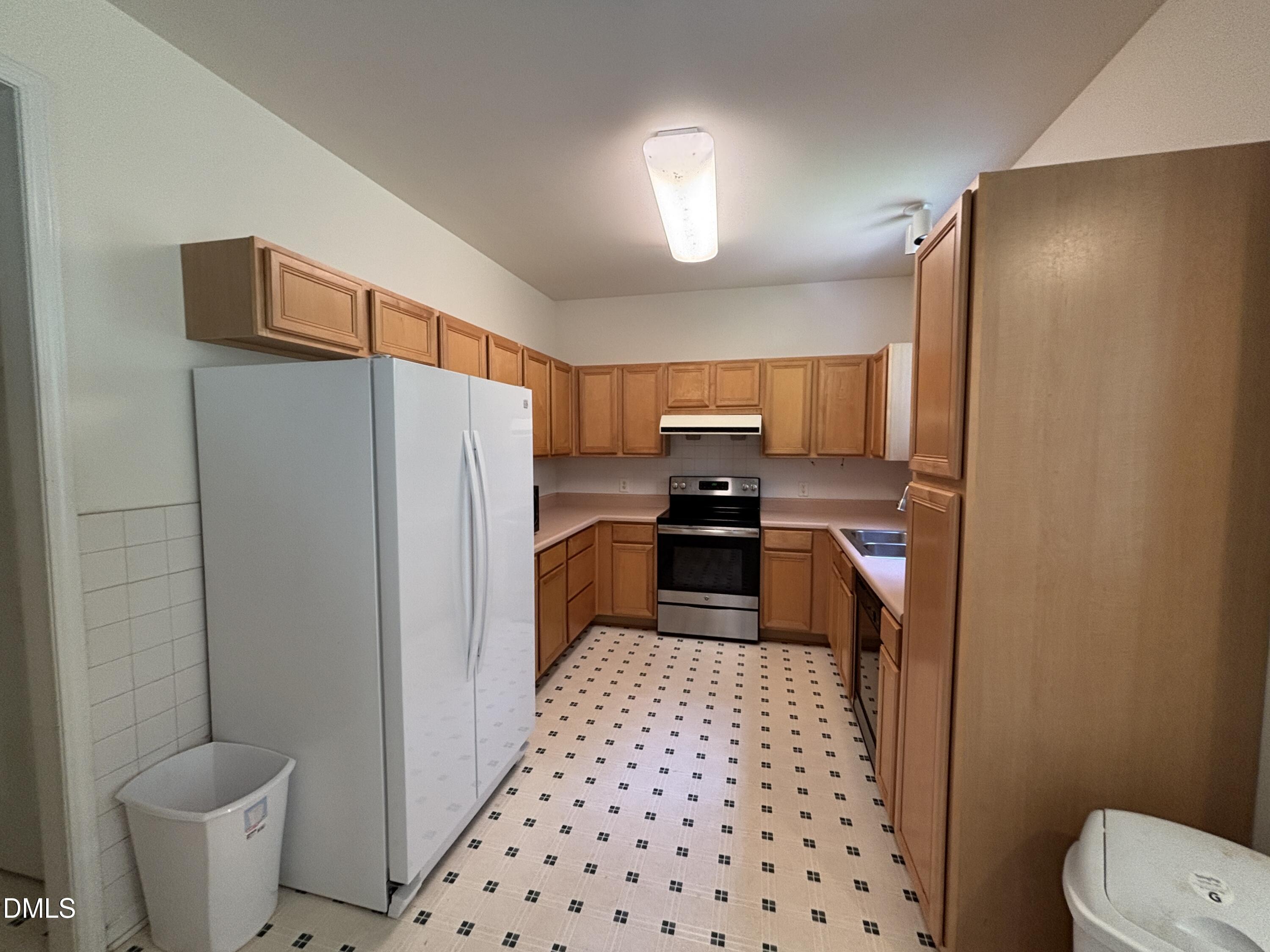 12 Bridgeport Drive Property Photo 8