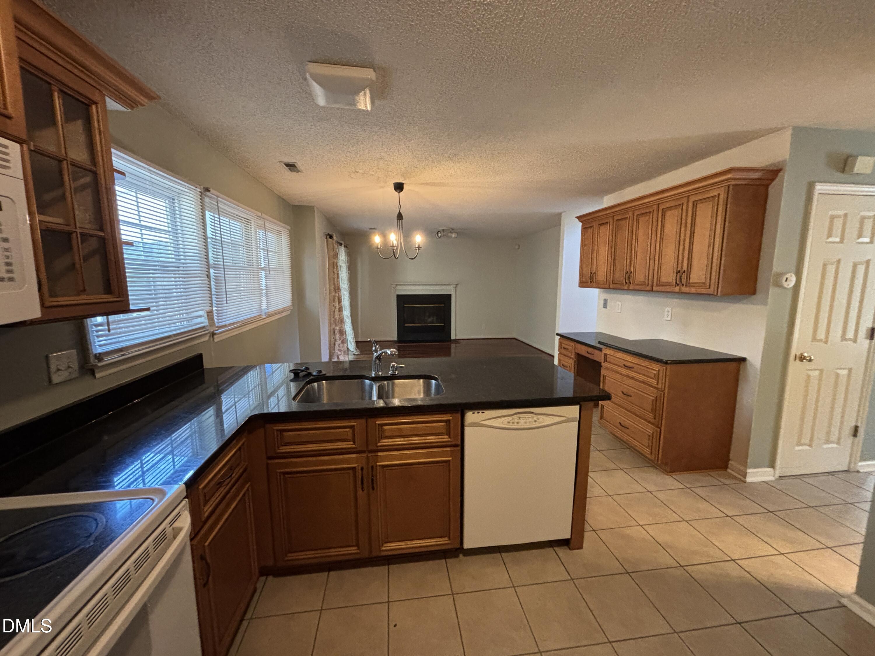 12 Bridgeport Drive Property Photo 10
