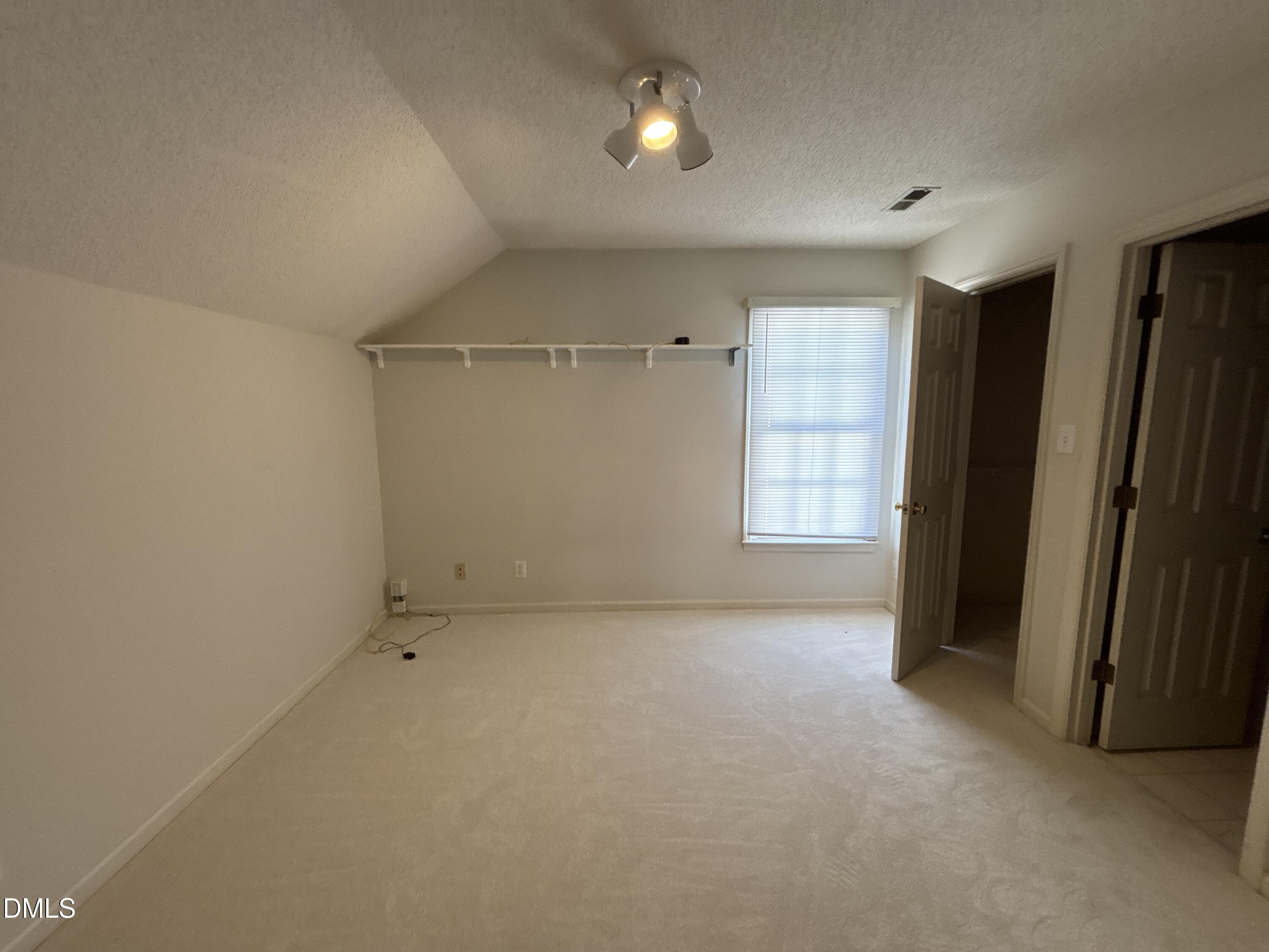 12 Bridgeport Drive Property Photo 21
