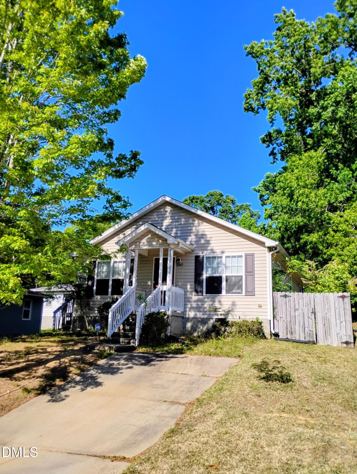 2207 N Oak Ridge Boulevard Property Photo 1