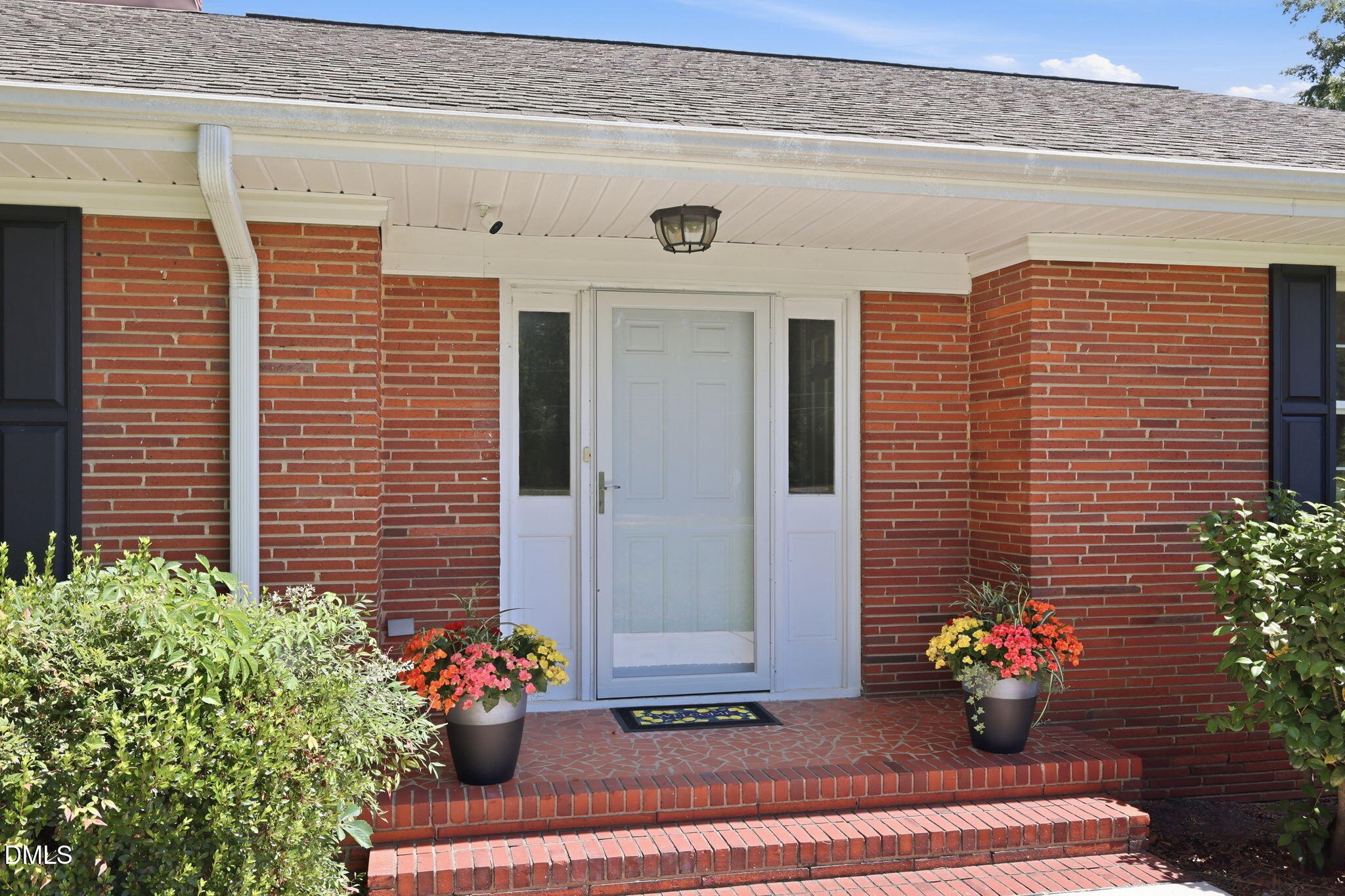 880 Wire Road Property Photo 4