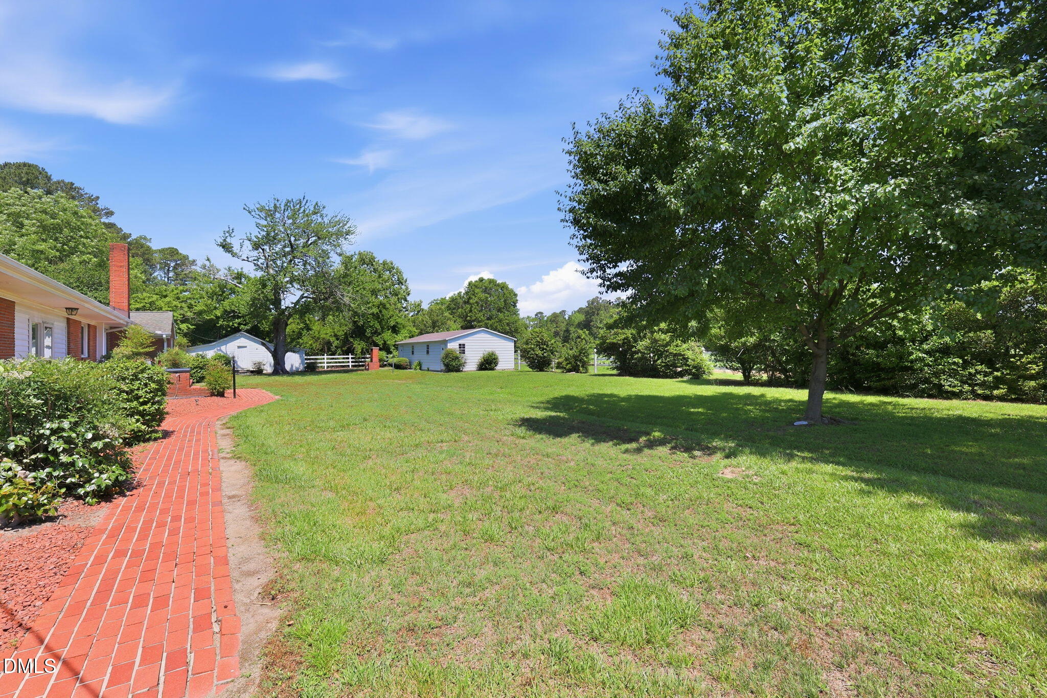 880 Wire Road Property Photo 5