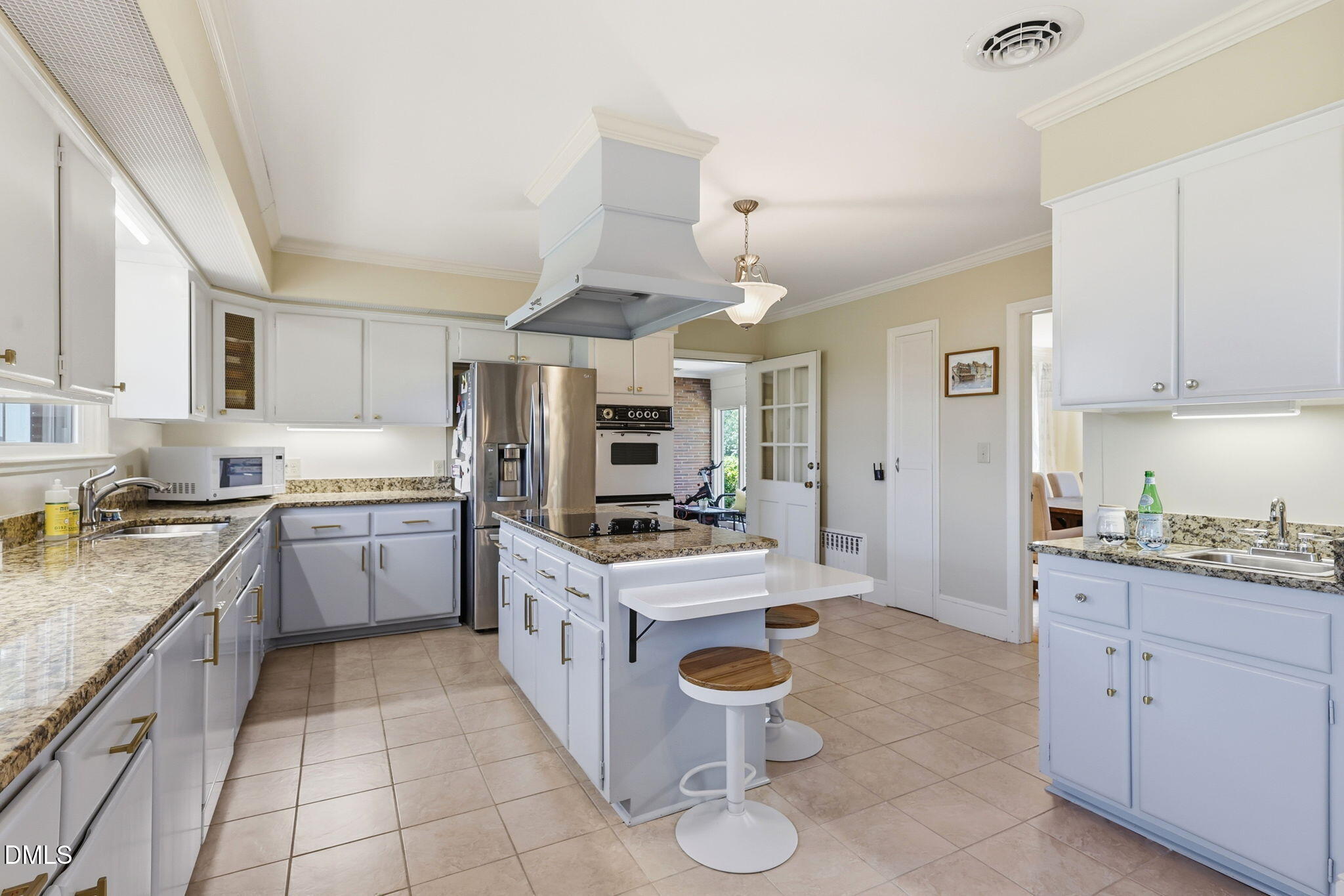 880 Wire Road Property Photo 18