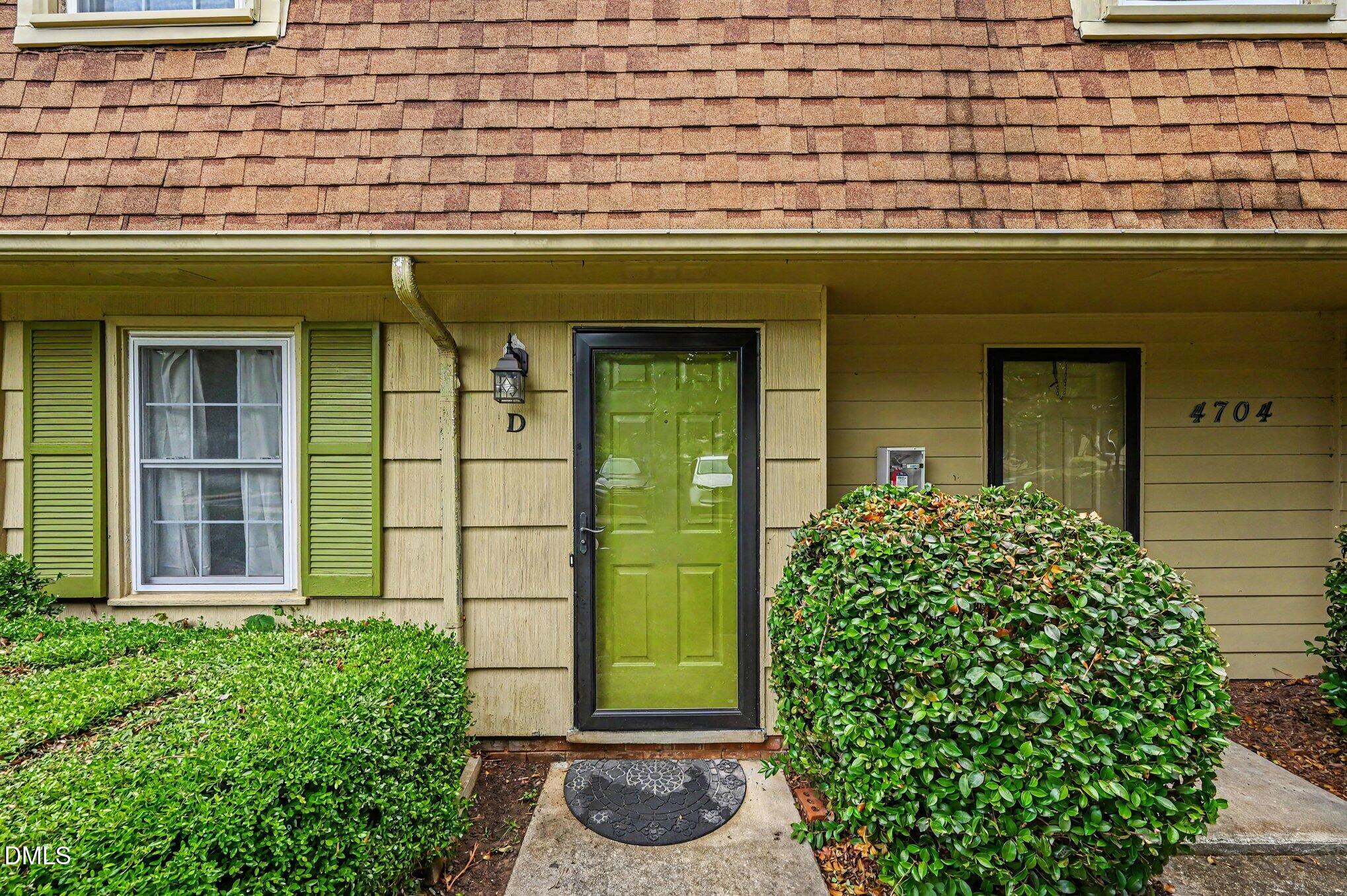4704 Blue Bird Court #d Property Photo 4