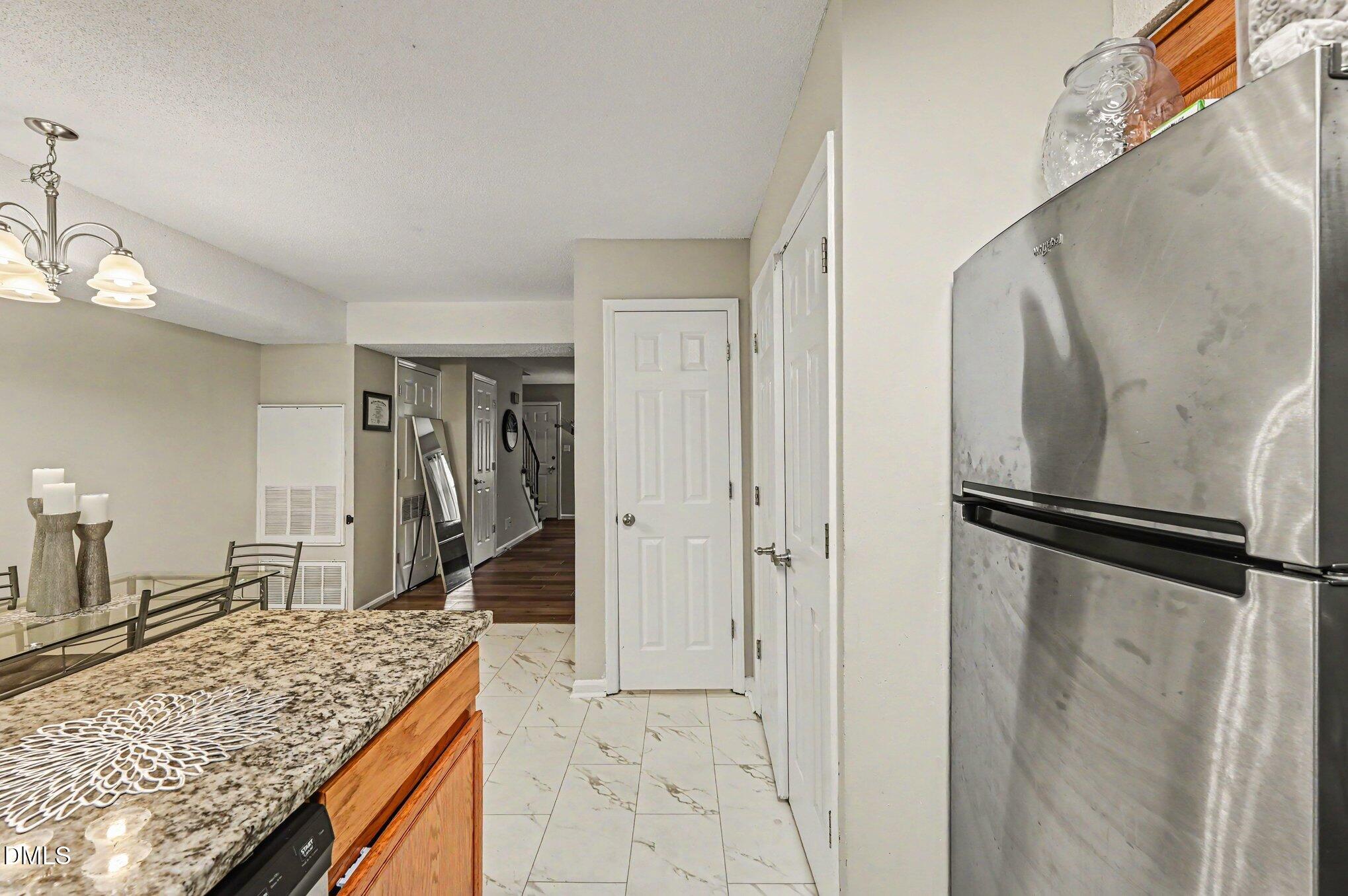 4704 Blue Bird Court #d Property Photo 8