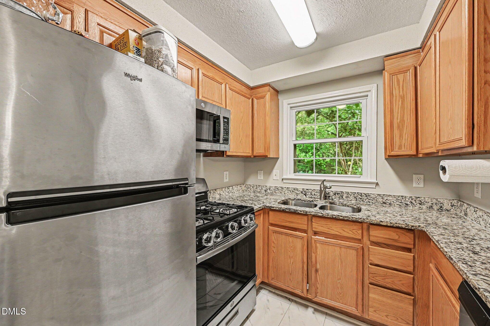 4704 Blue Bird Court #d Property Photo 10