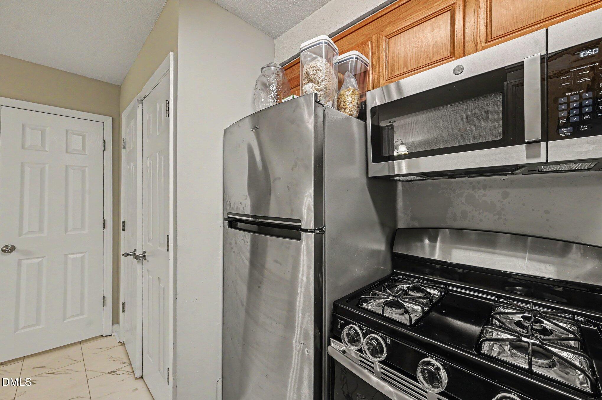 4704 Blue Bird Court #d Property Photo 11