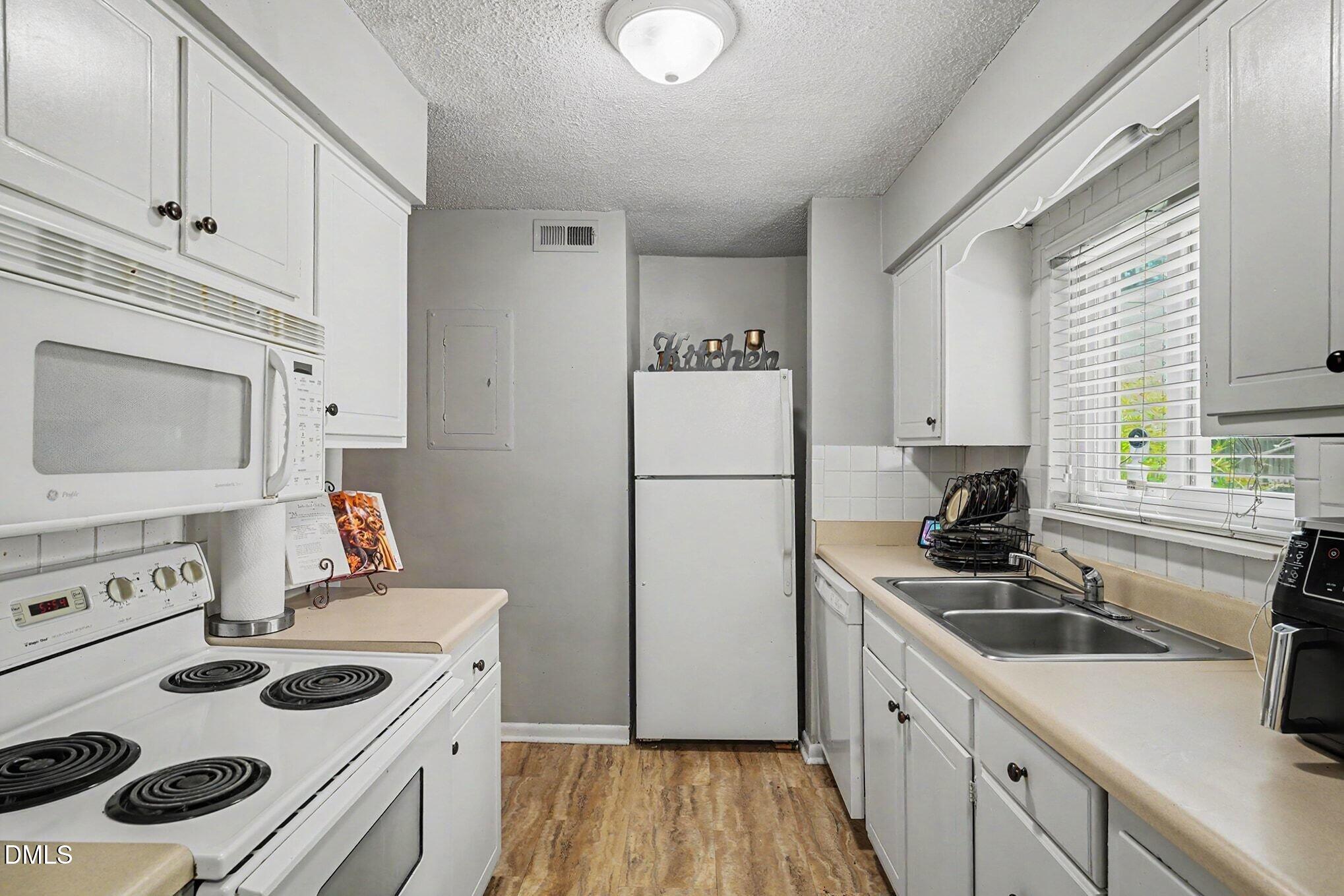 631 Pine Ridge Place Property Photo 11