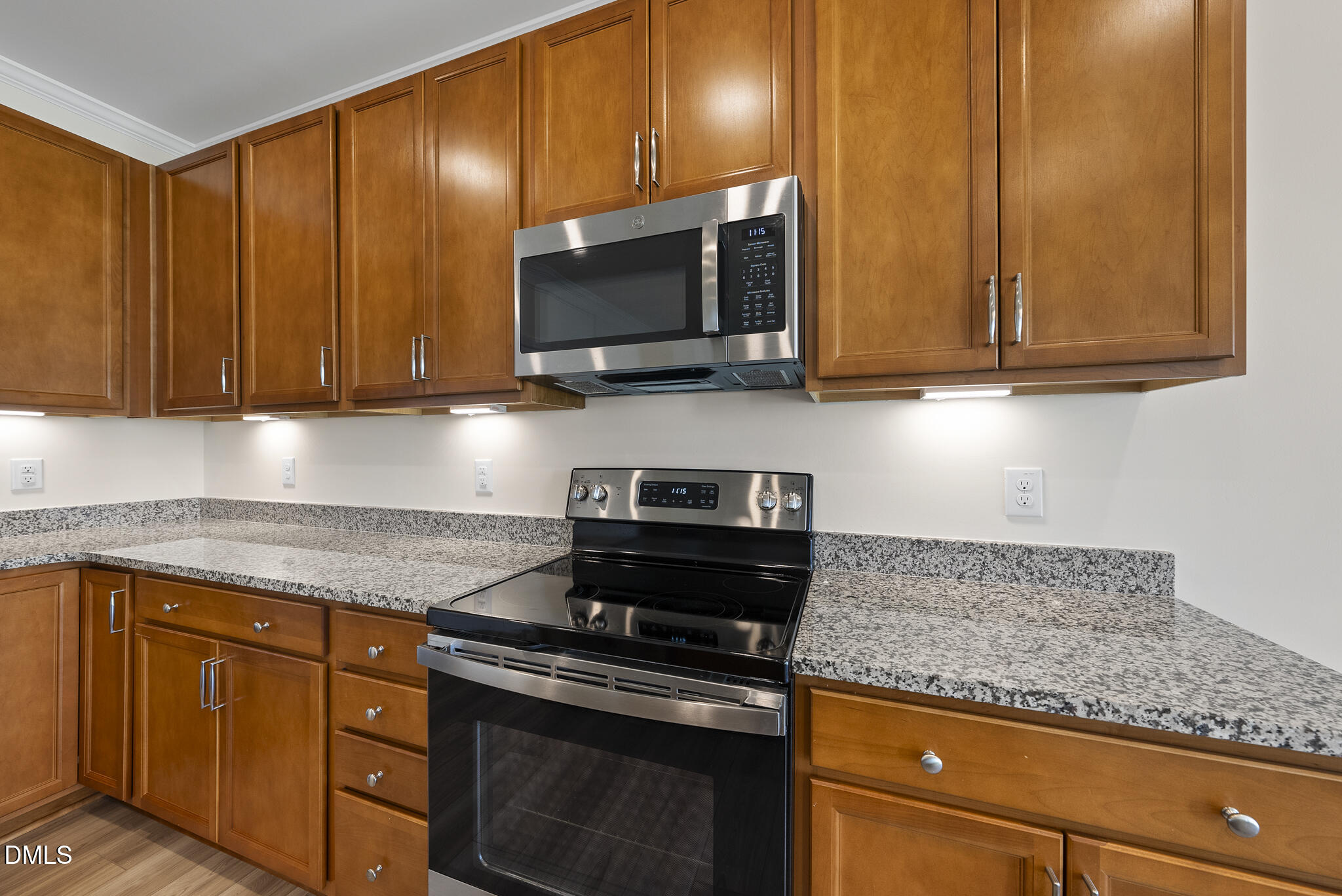 545 Glenwyck Court Property Photo 6