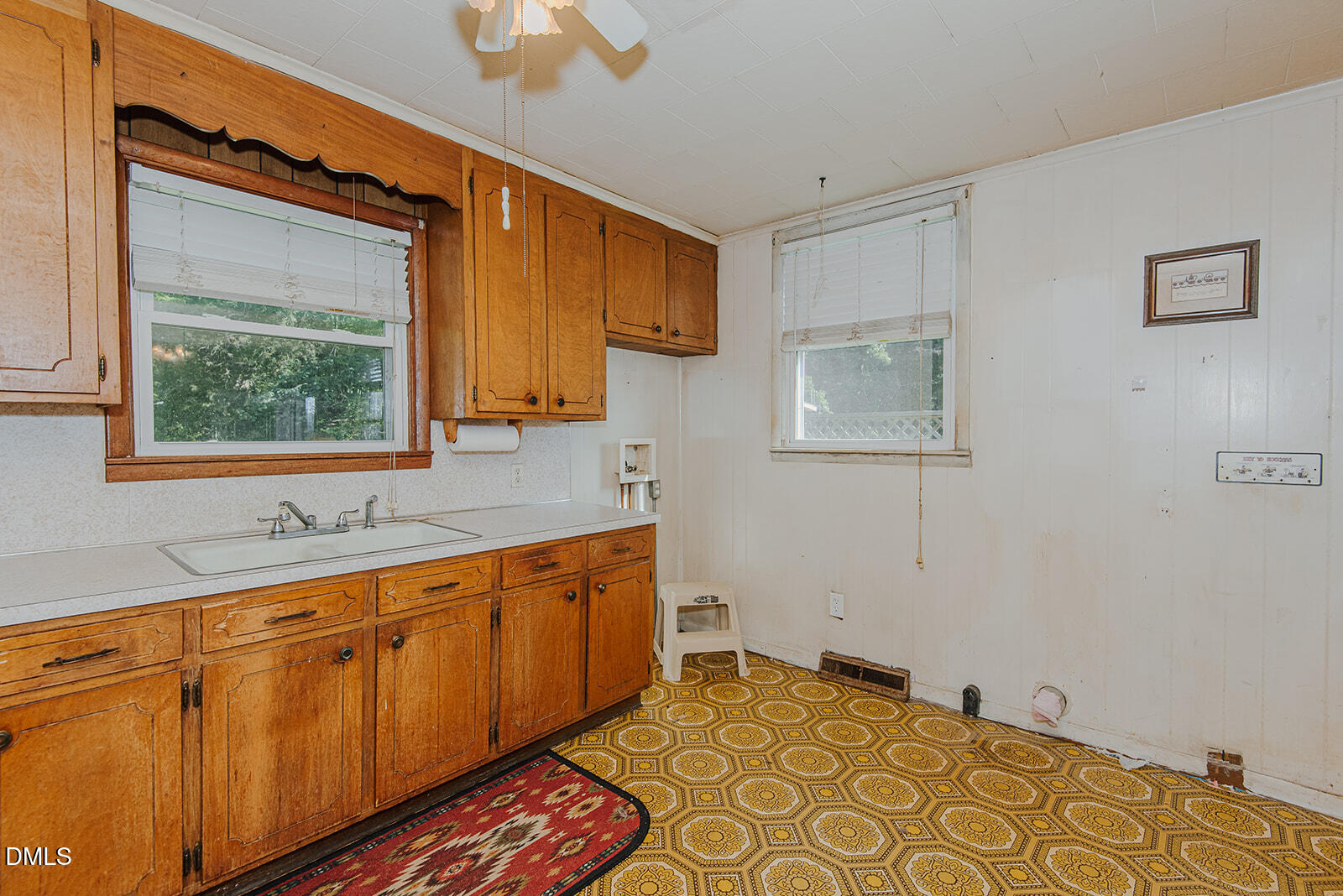 6119 N Roxboro Road Property Photo 5