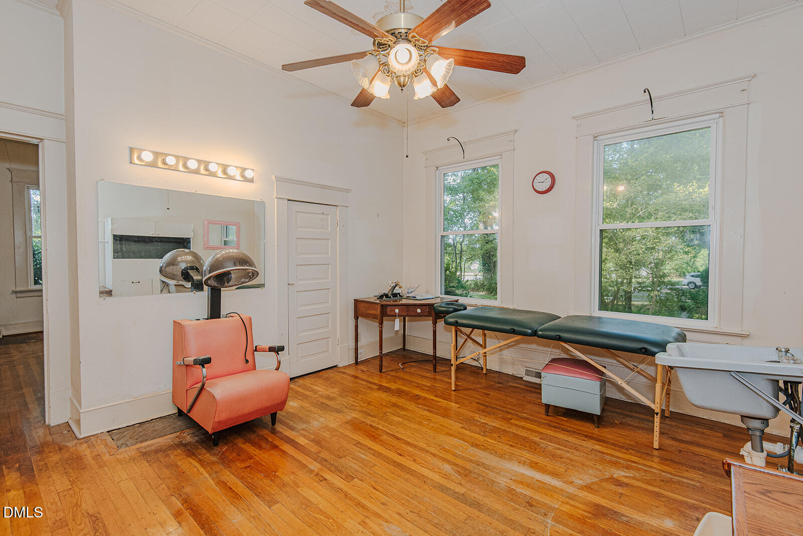 6119 N Roxboro Road Property Photo 23