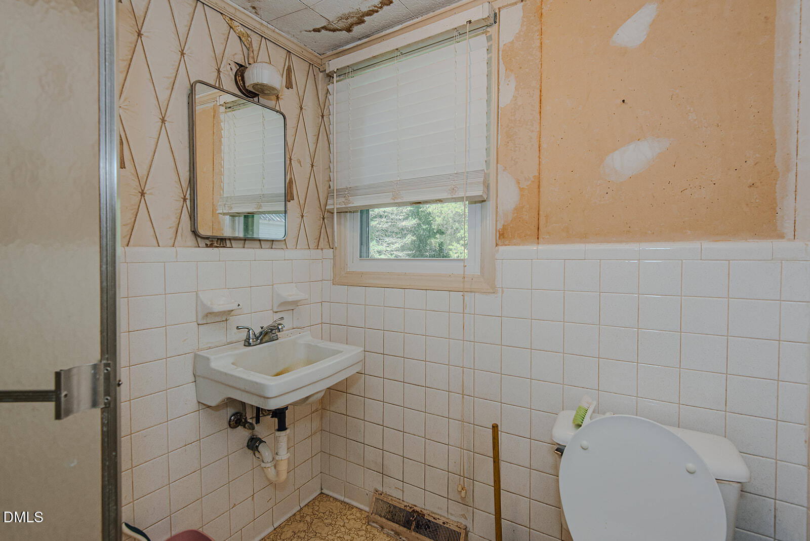 6119 N Roxboro Road Property Photo 28