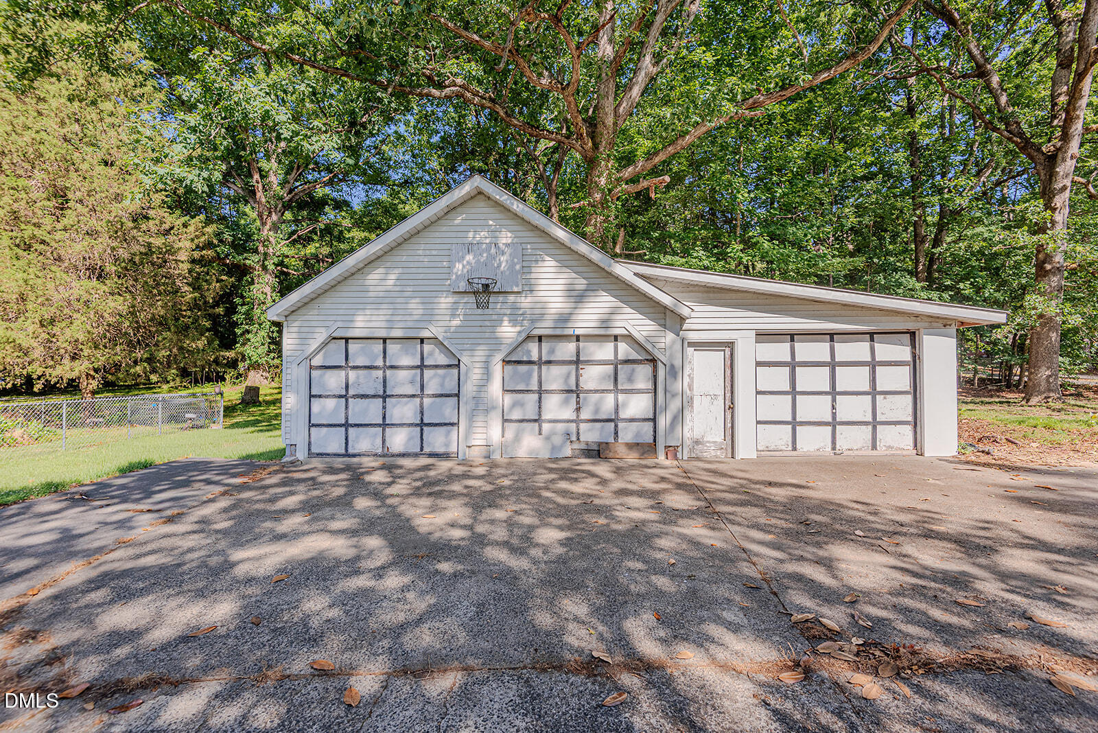6119 N Roxboro Road Property Photo 32