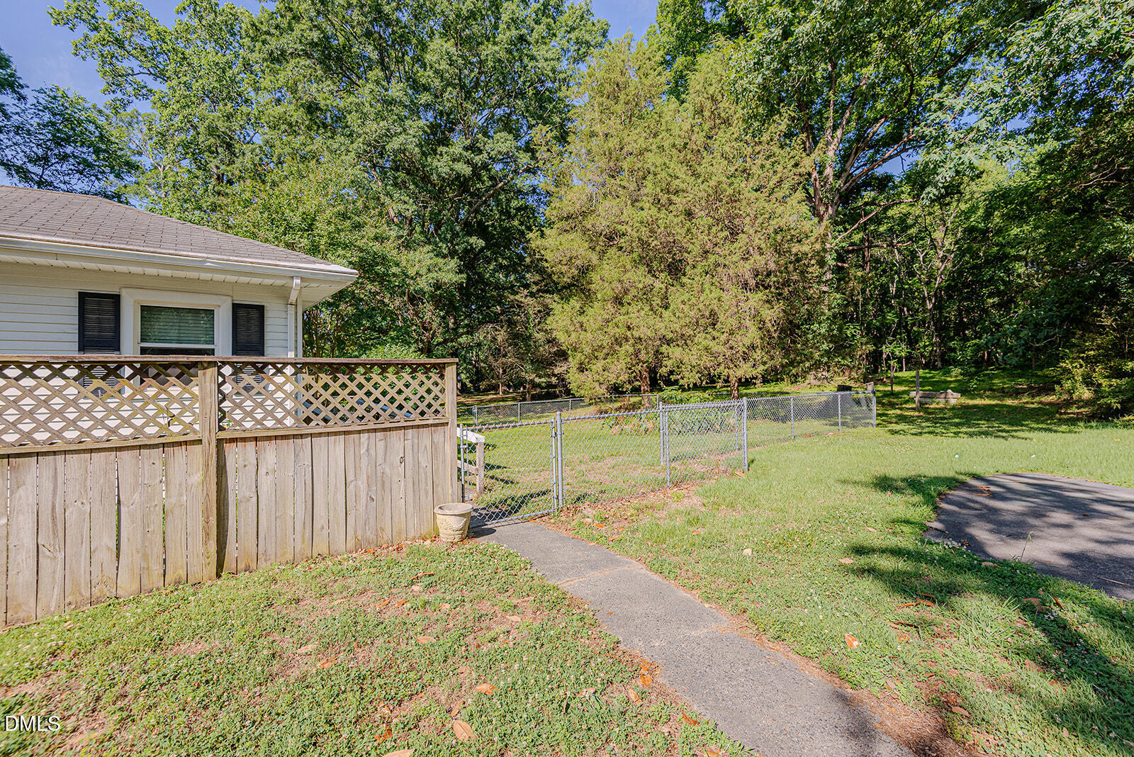 6119 N Roxboro Road Property Photo 36