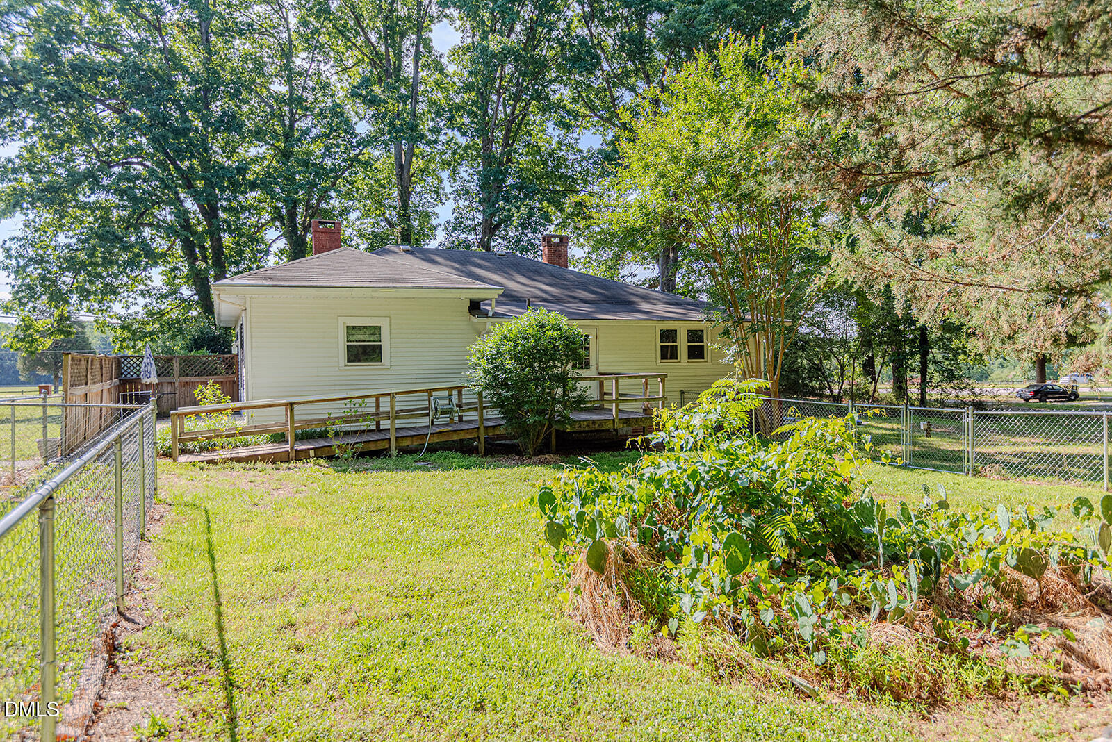 6119 N Roxboro Road Property Photo 39