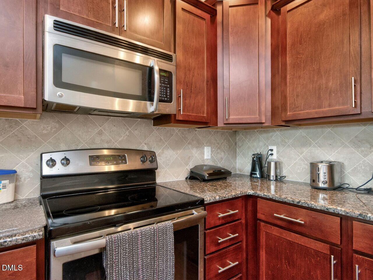 409 Provincial Street Property Photo 9