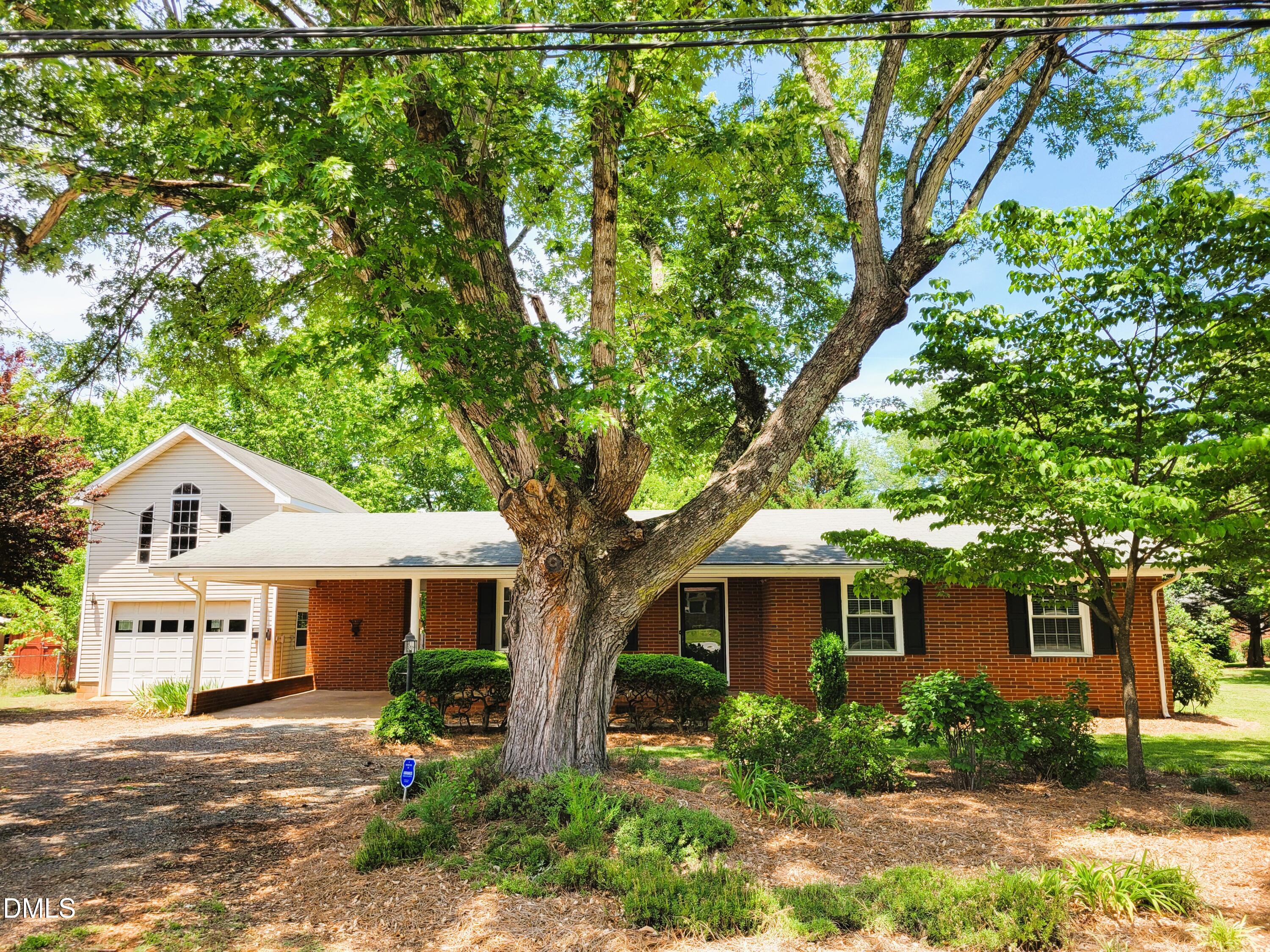 607 E Butler Avenue Property Photo 1