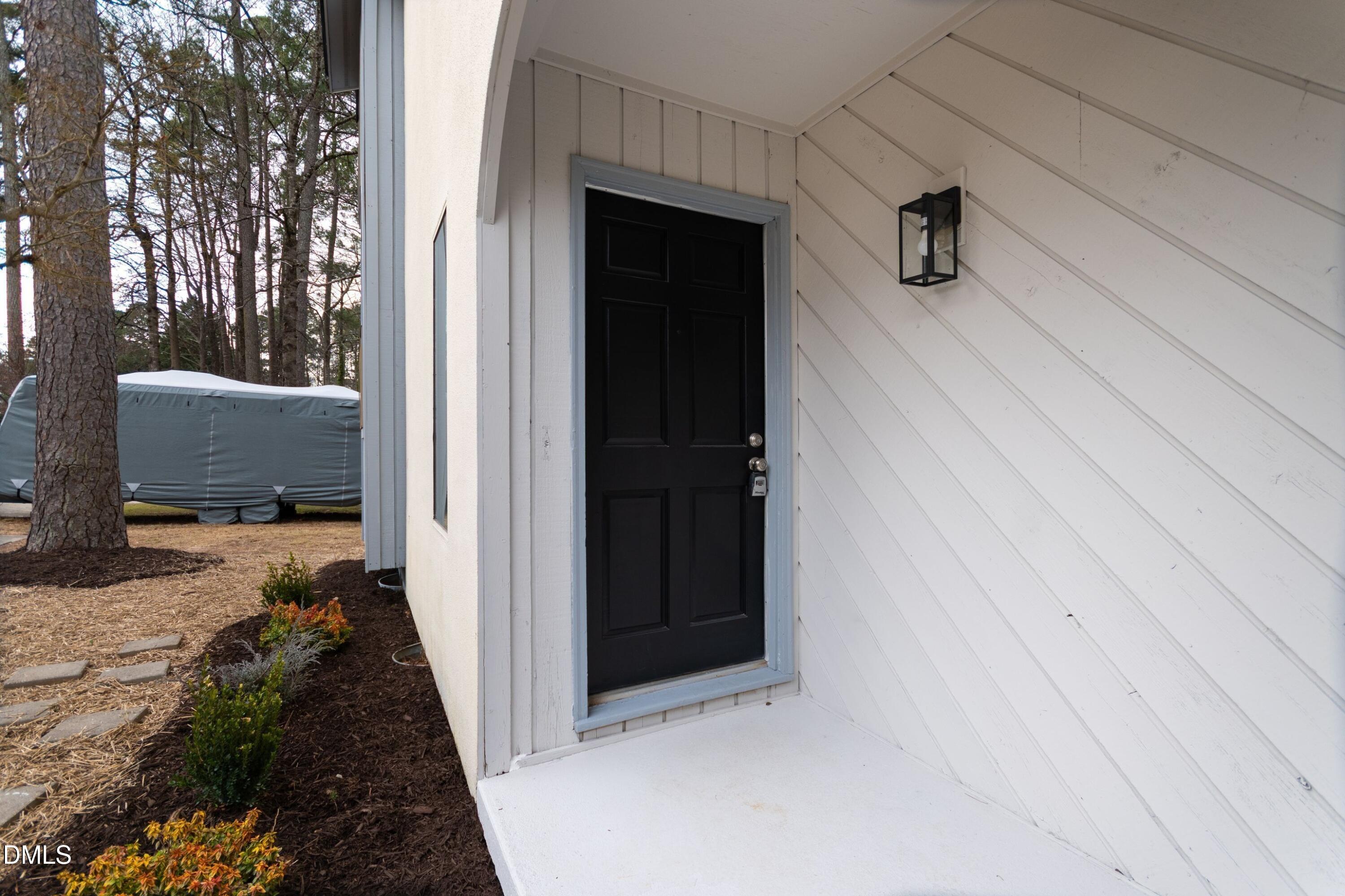 6001 Applewood Lane Property Photo 4
