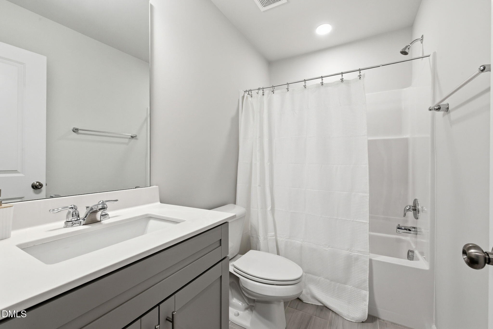 6237 Truxton Lane Property Photo 7