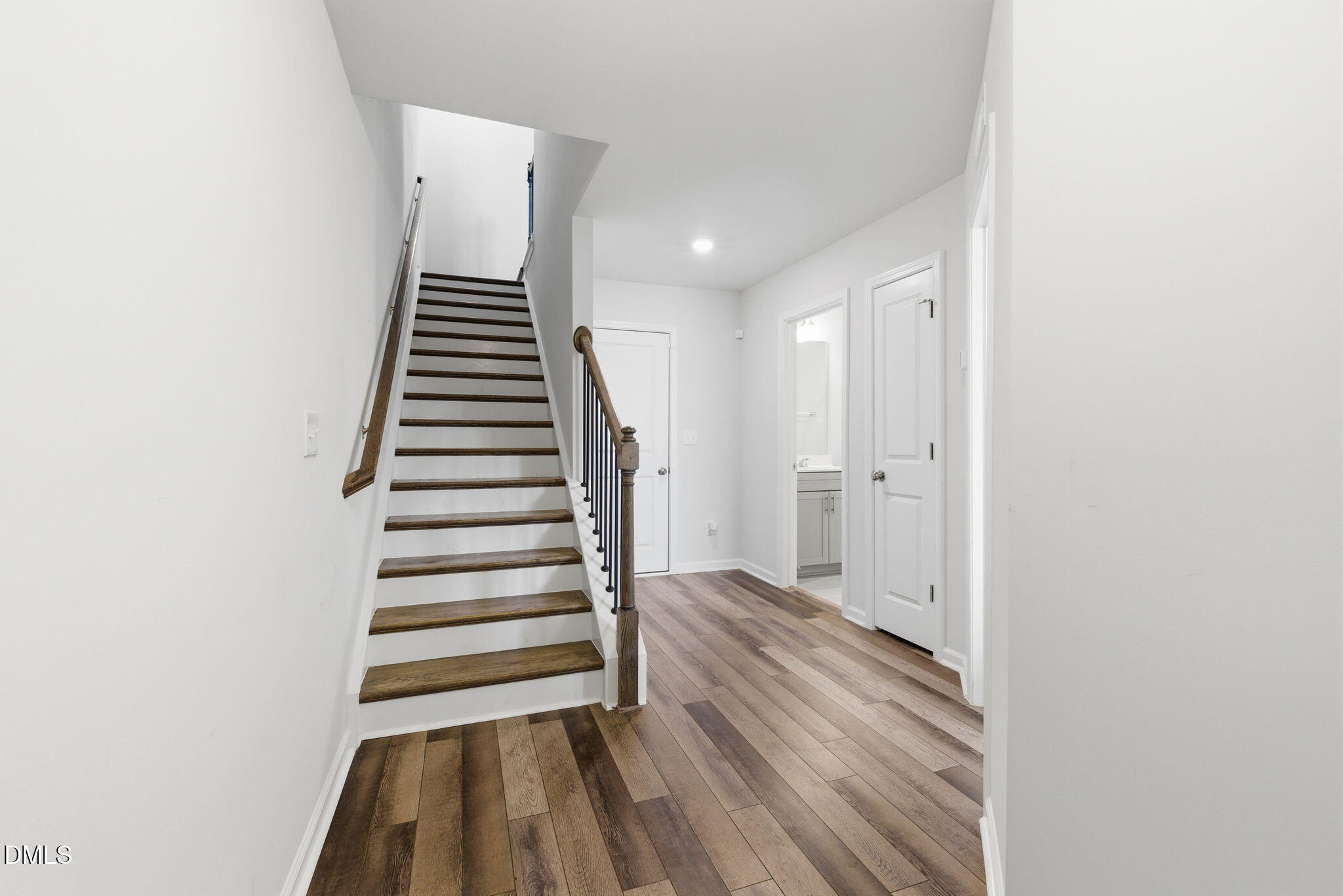 6237 Truxton Lane Property Photo 8