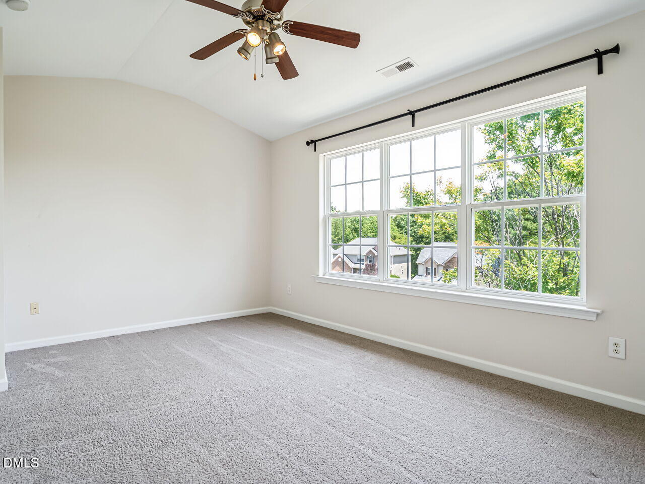 100 Gallent Hedge Trail Property Photo 11