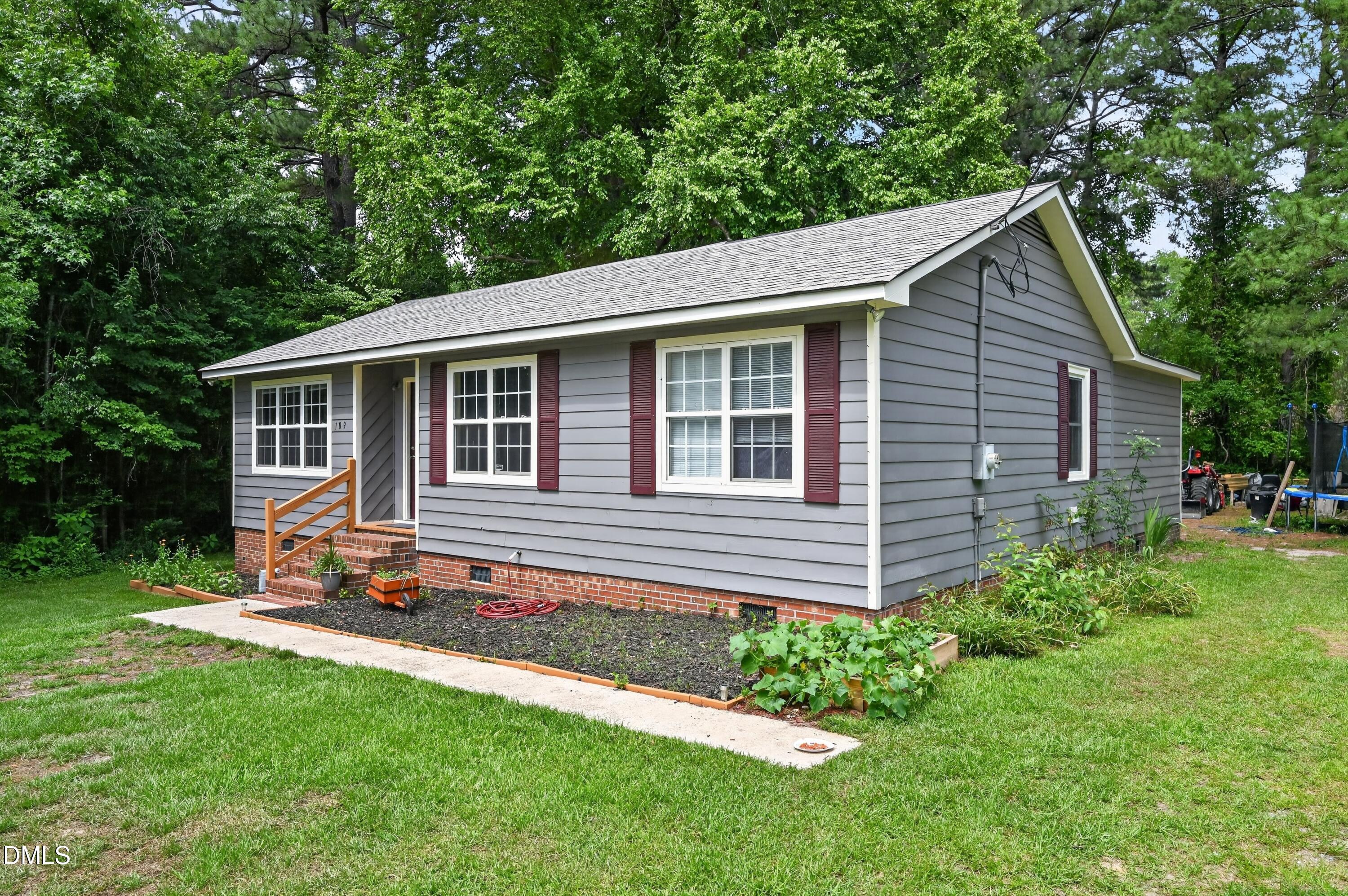 109 Snowden Street Property Photo 1