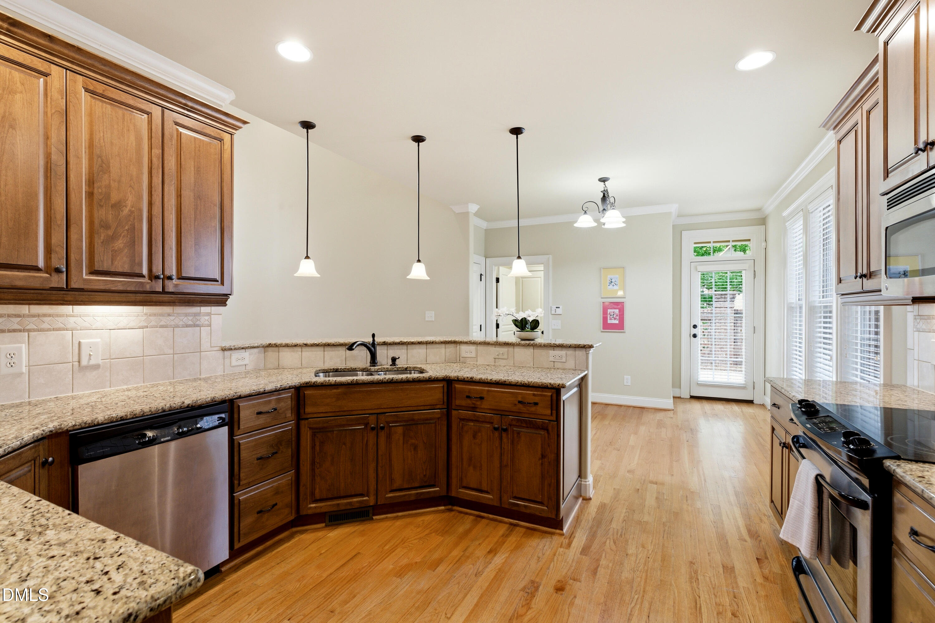 402 Village Loop Drive Property Photo 11