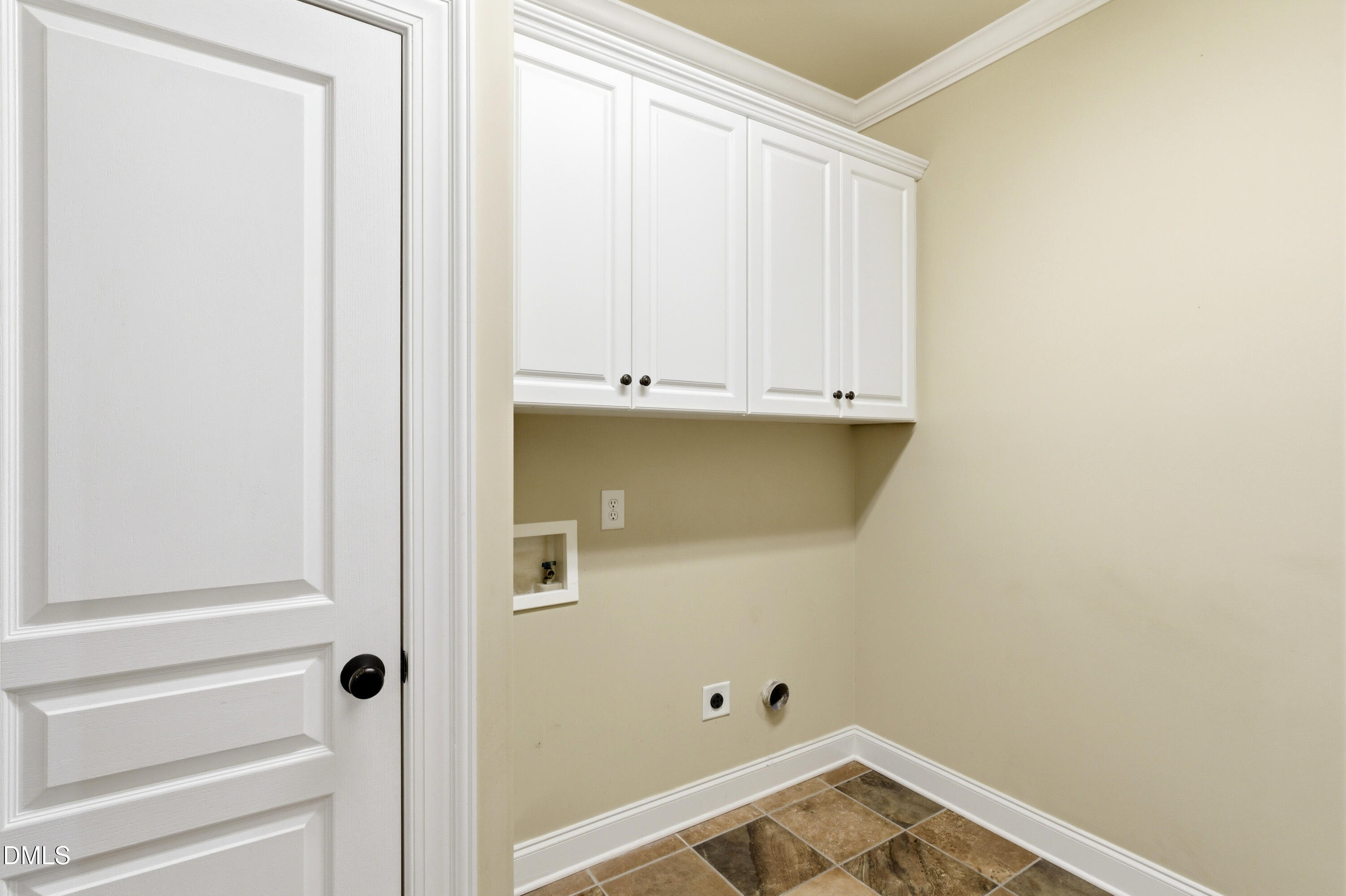 402 Village Loop Drive Property Photo 14