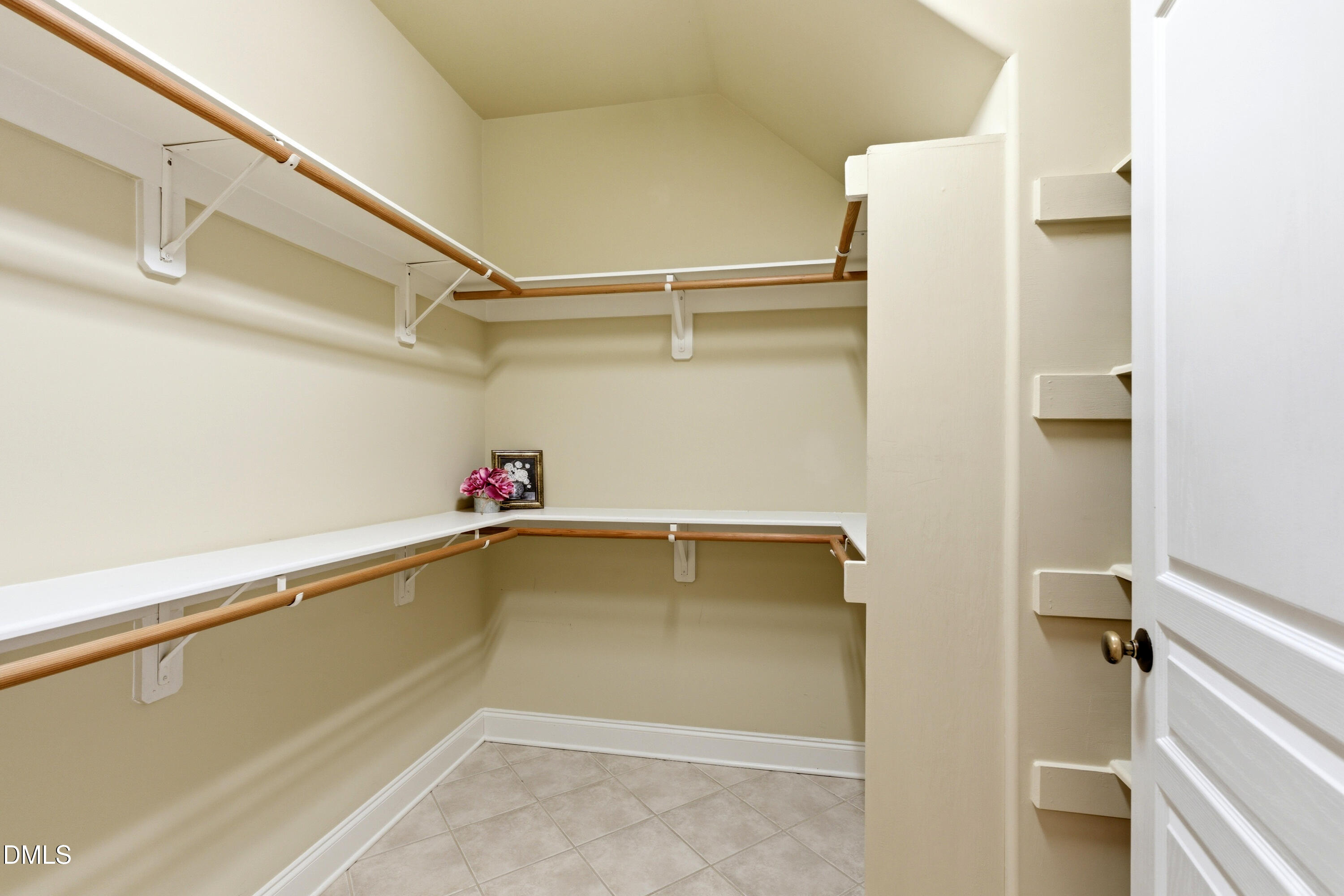 402 Village Loop Drive Property Photo 23