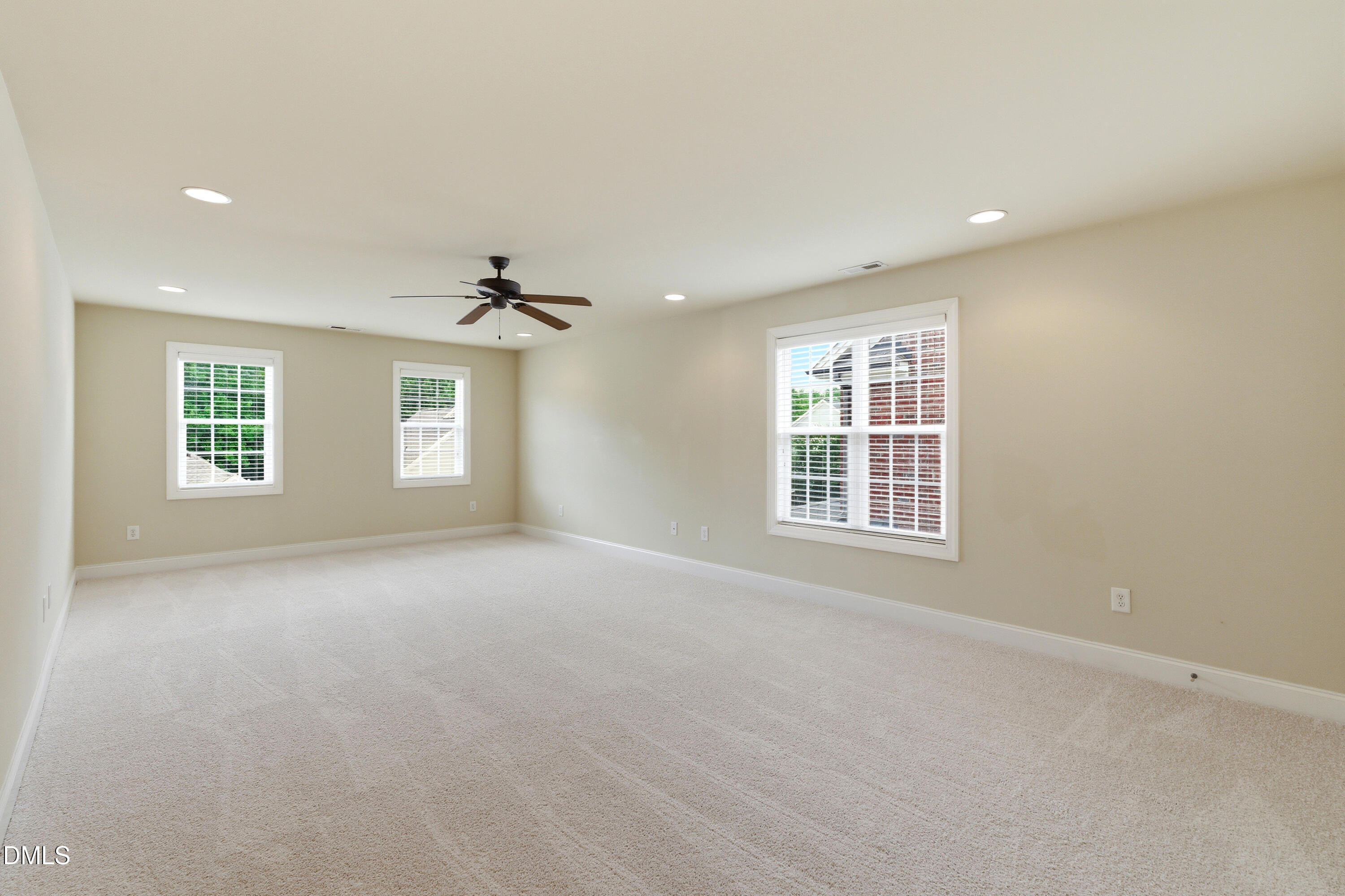 402 Village Loop Drive Property Photo 25