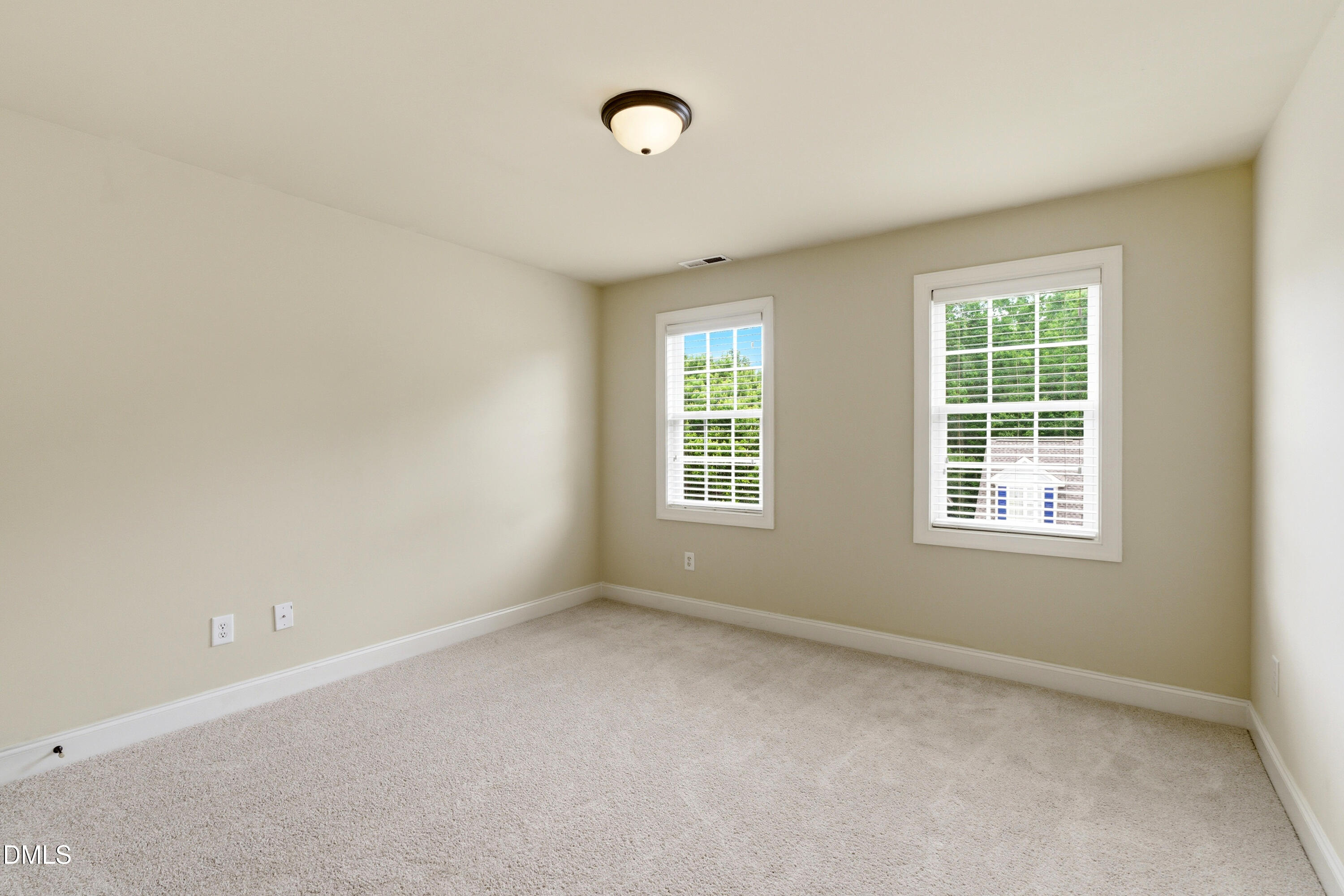 402 Village Loop Drive Property Photo 27