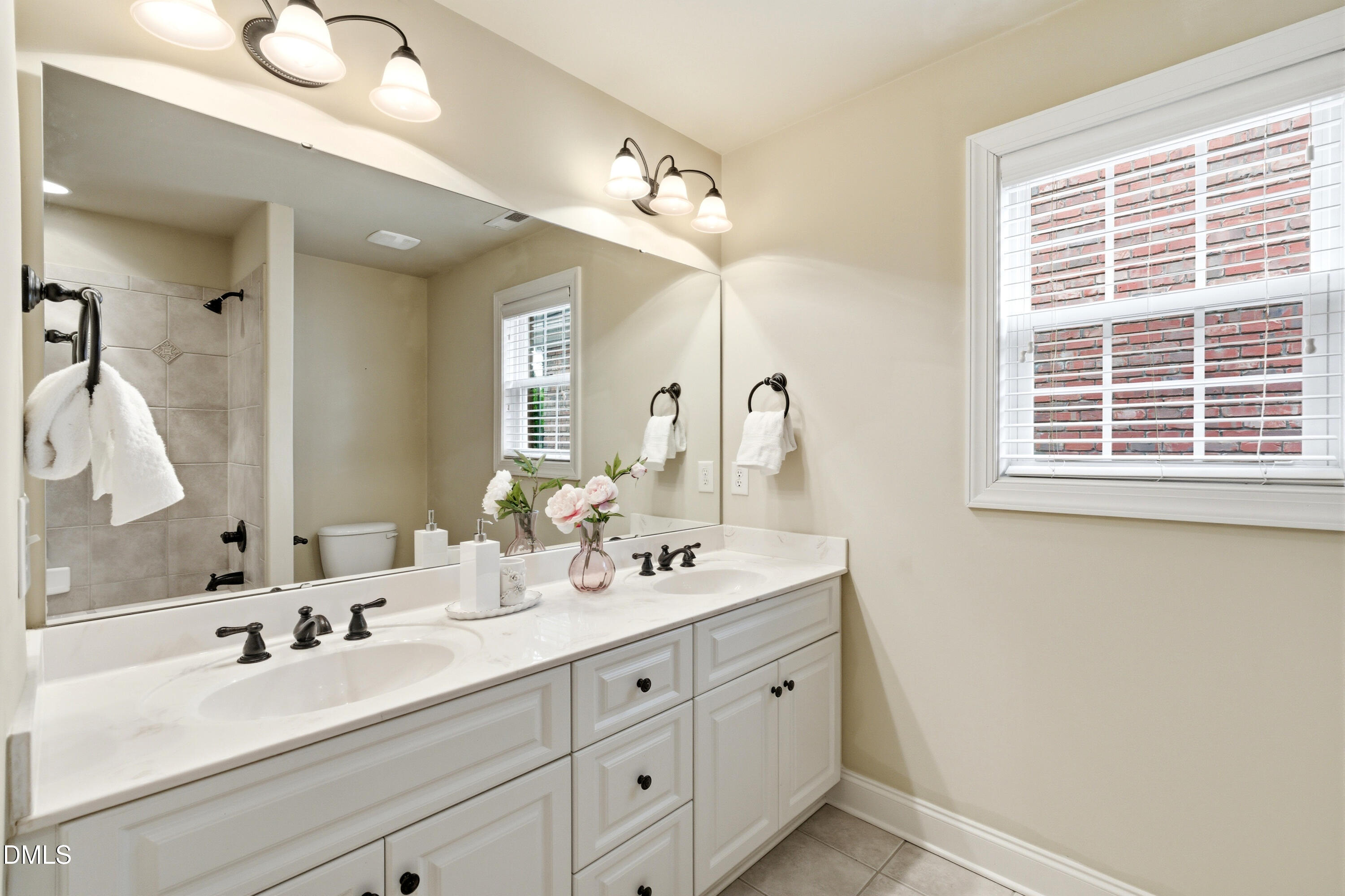 402 Village Loop Drive Property Photo 28