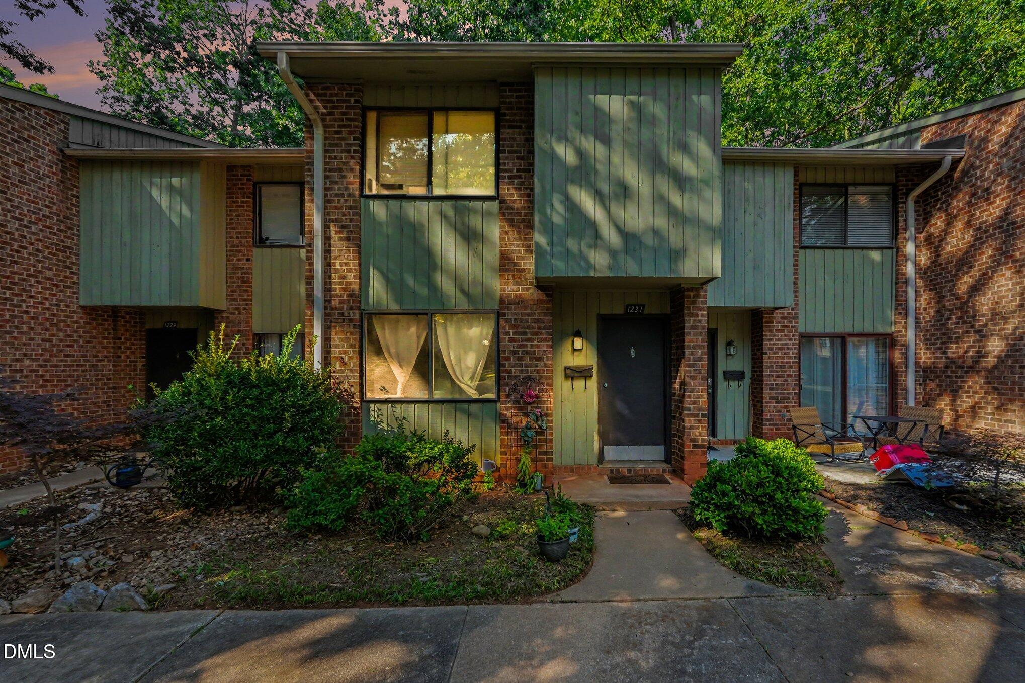 1231 Teakwood Place Property Photo 2