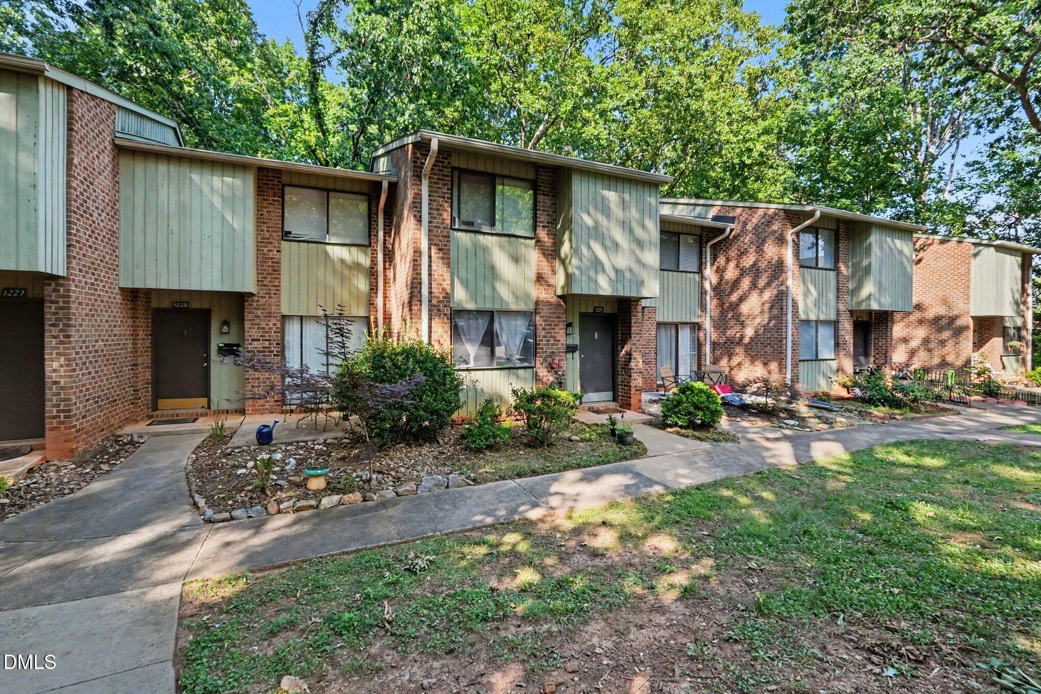 1231 Teakwood Place Property Photo 4