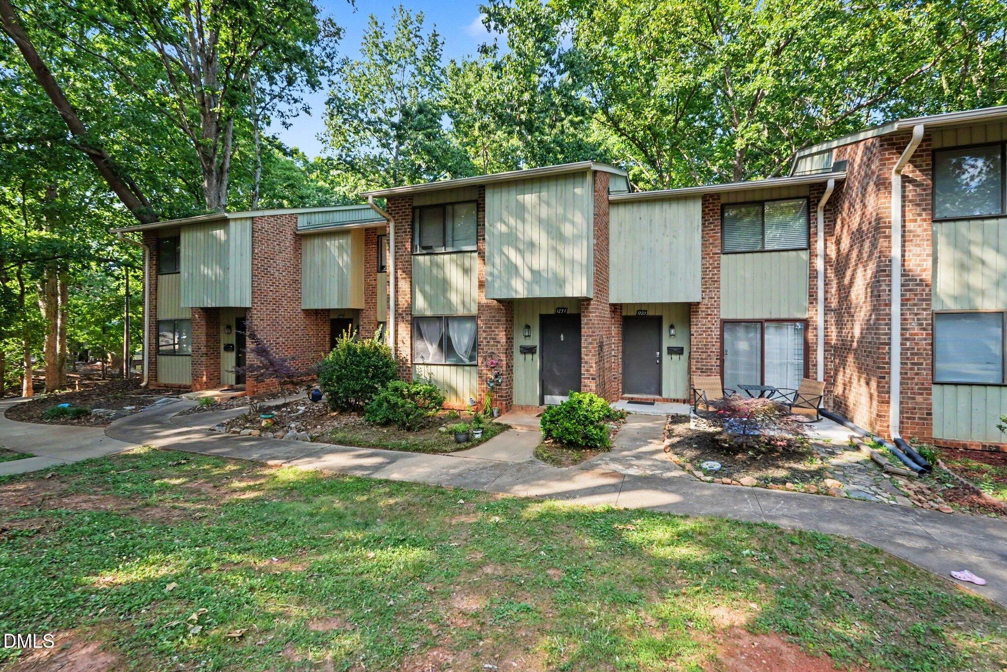 1231 Teakwood Place Property Photo 5