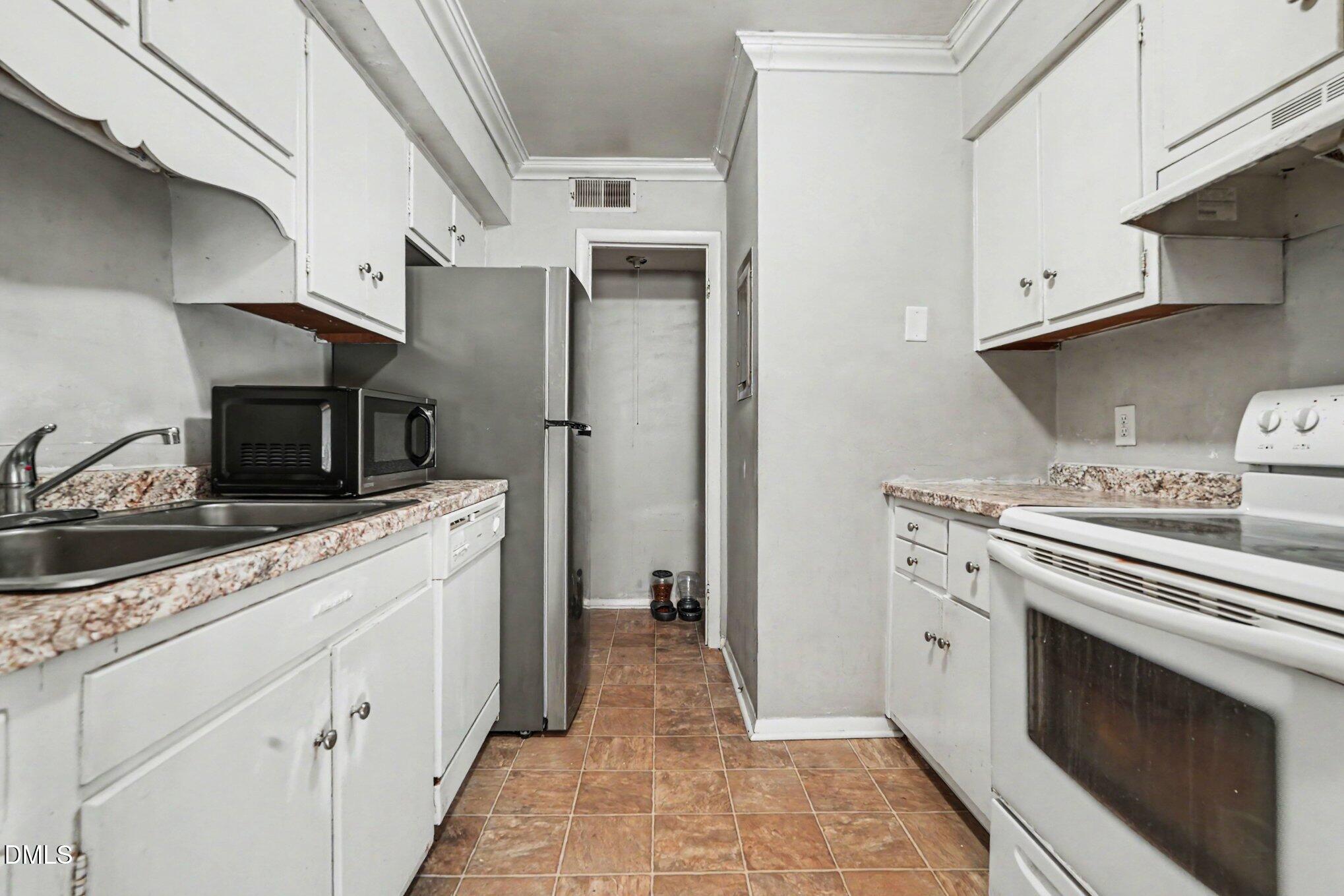 1231 Teakwood Place Property Photo 15