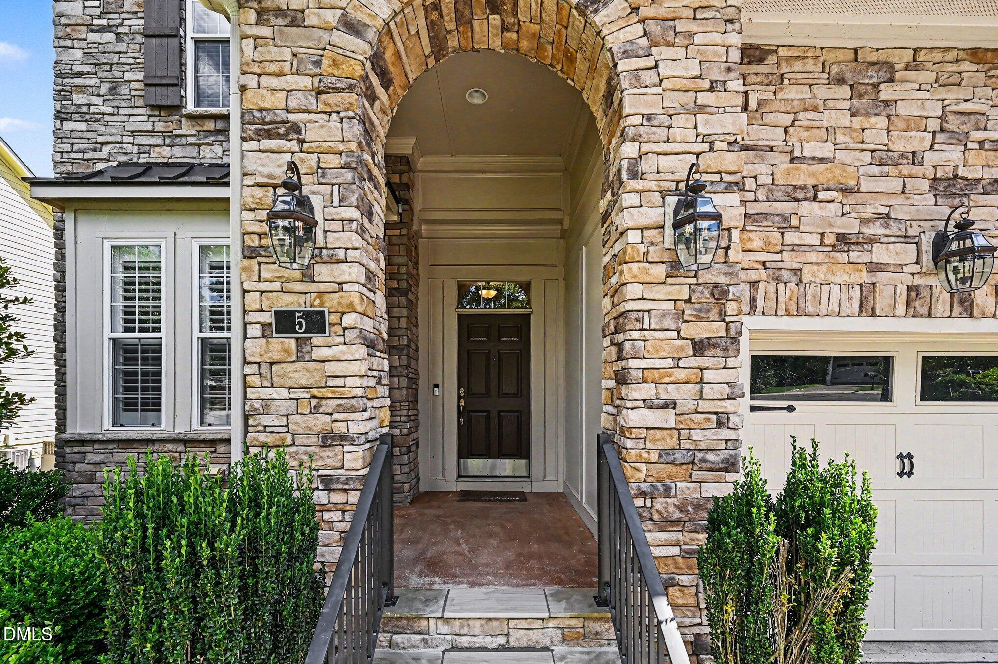 5 Teahouse Court Property Photo 2
